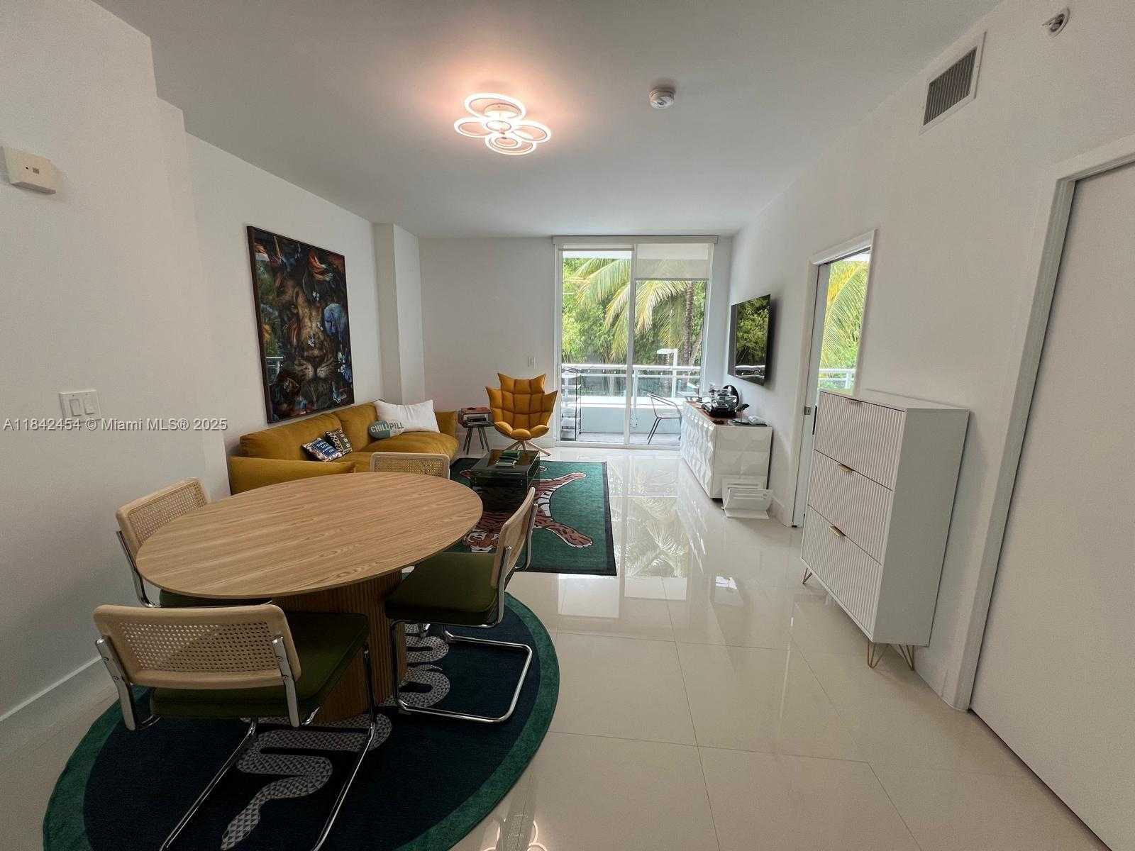 Small Image of 2020 PRAIRIE AVE #205, Miami Beach Number 4