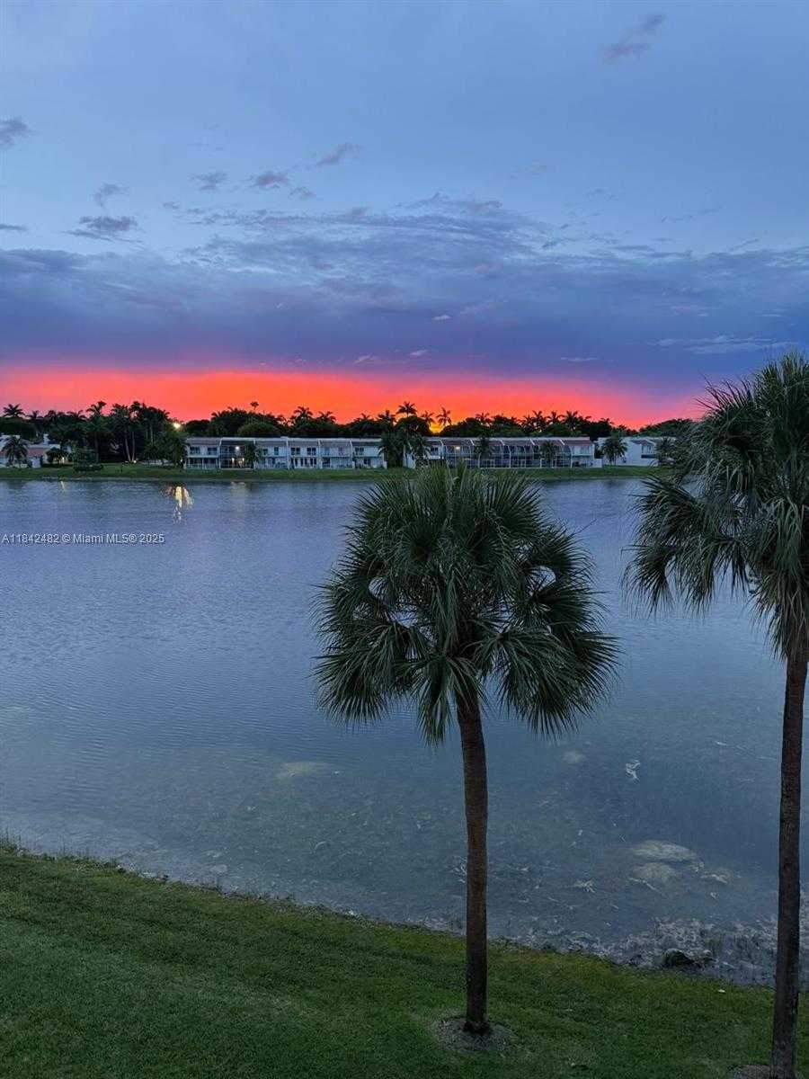 Small Image of 10730 NORTH WEST 66TH ST #313, Doral Number 5