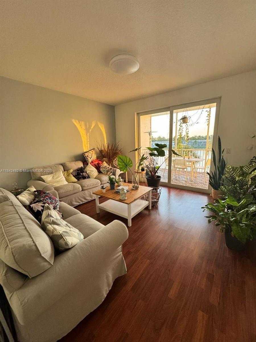 Small Image of 10730 NORTH WEST 66TH ST #313, Doral Number 6