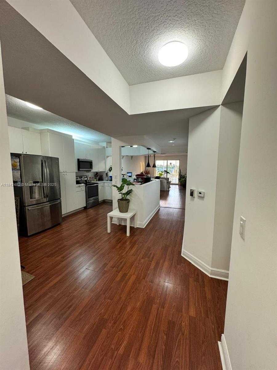 Small Image of 10730 NORTH WEST 66TH ST #313, Doral Number 7
