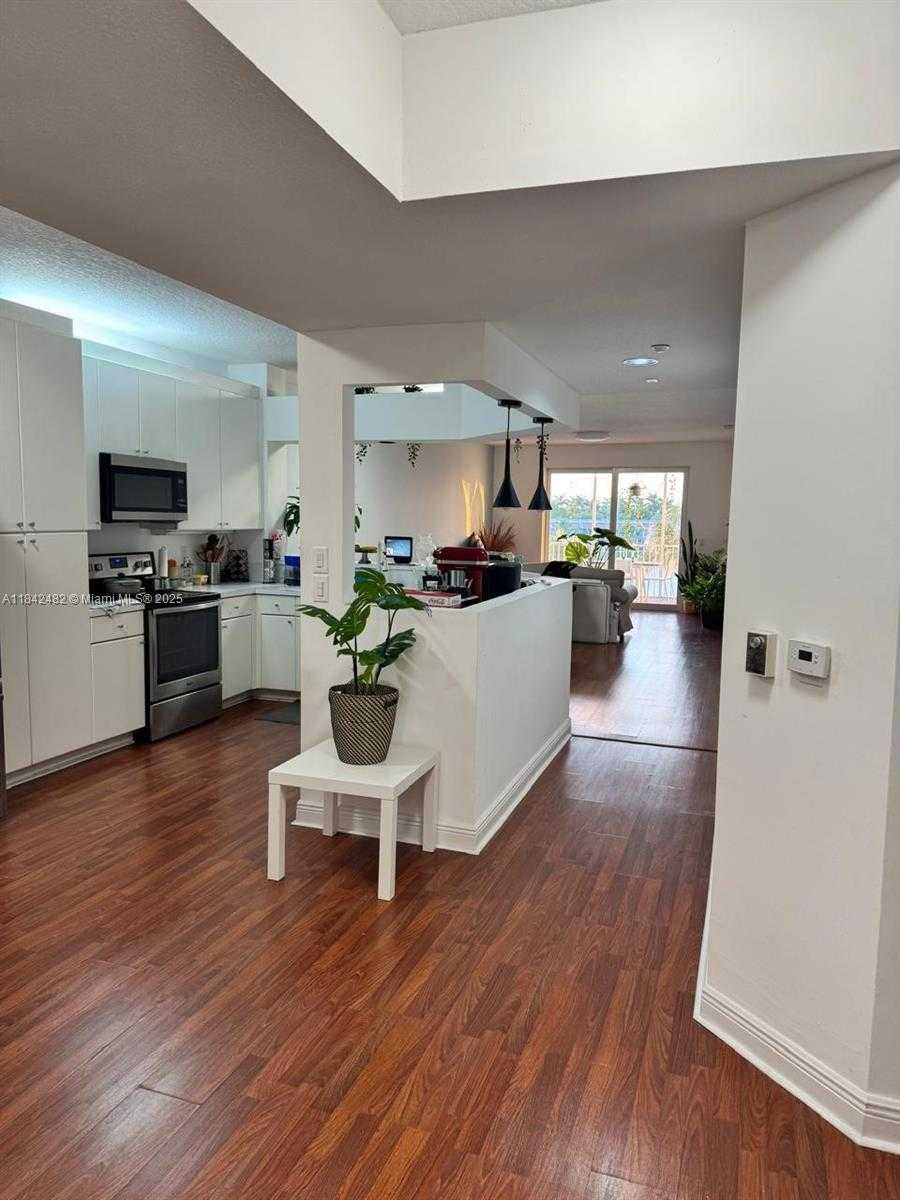 Small Image of 10730 NORTH WEST 66TH ST #313, Doral Number 9