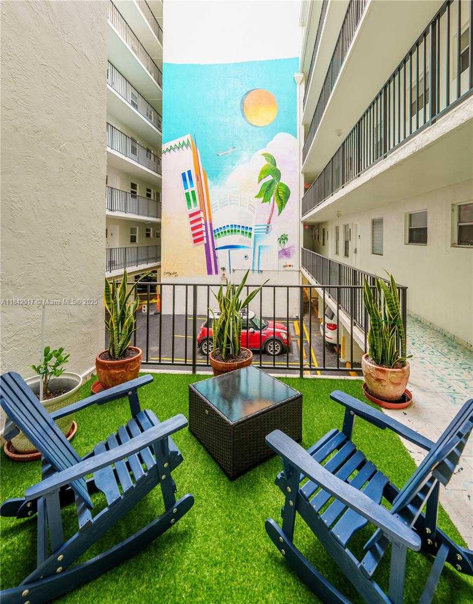 Small Image of 720 COLLINS AVE #208, Miami Beach Number 11