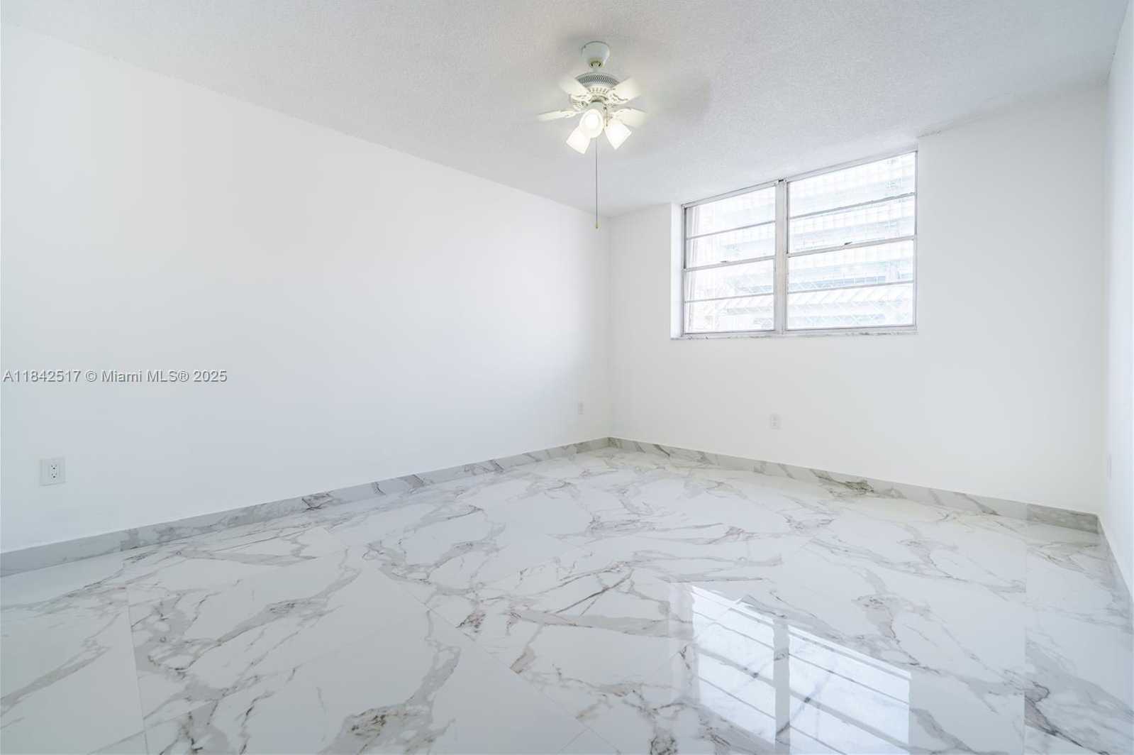 Small Image of 720 COLLINS AVE #208, Miami Beach Number 3