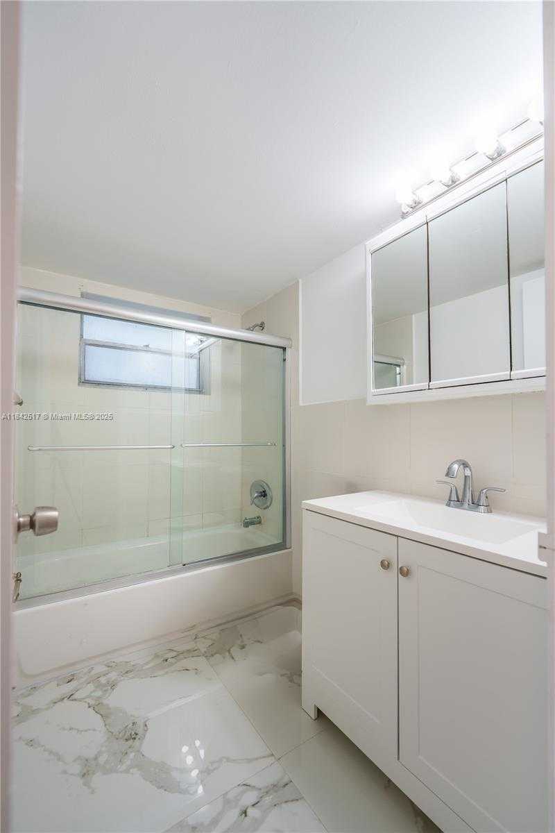 Small Image of 720 COLLINS AVE #208, Miami Beach Number 6