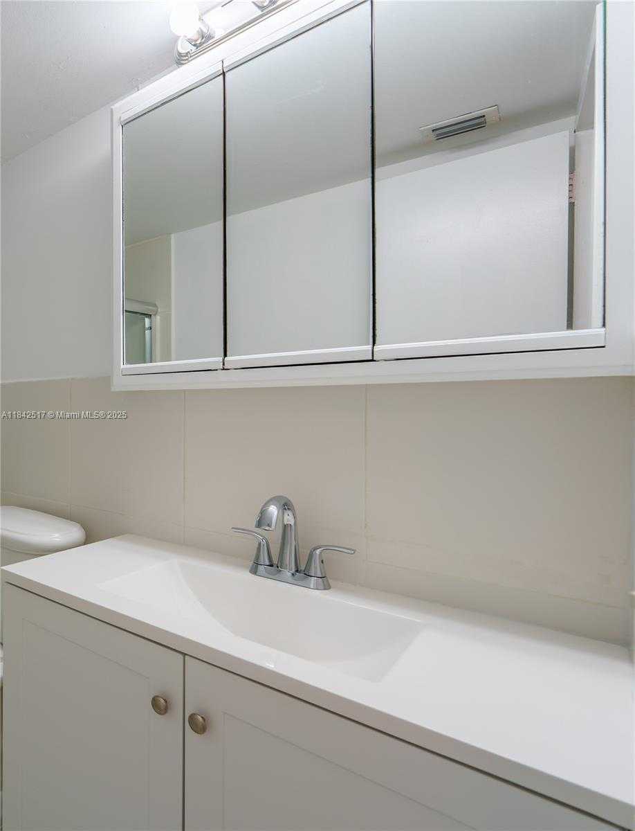 Small Image of 720 COLLINS AVE #208, Miami Beach Number 7