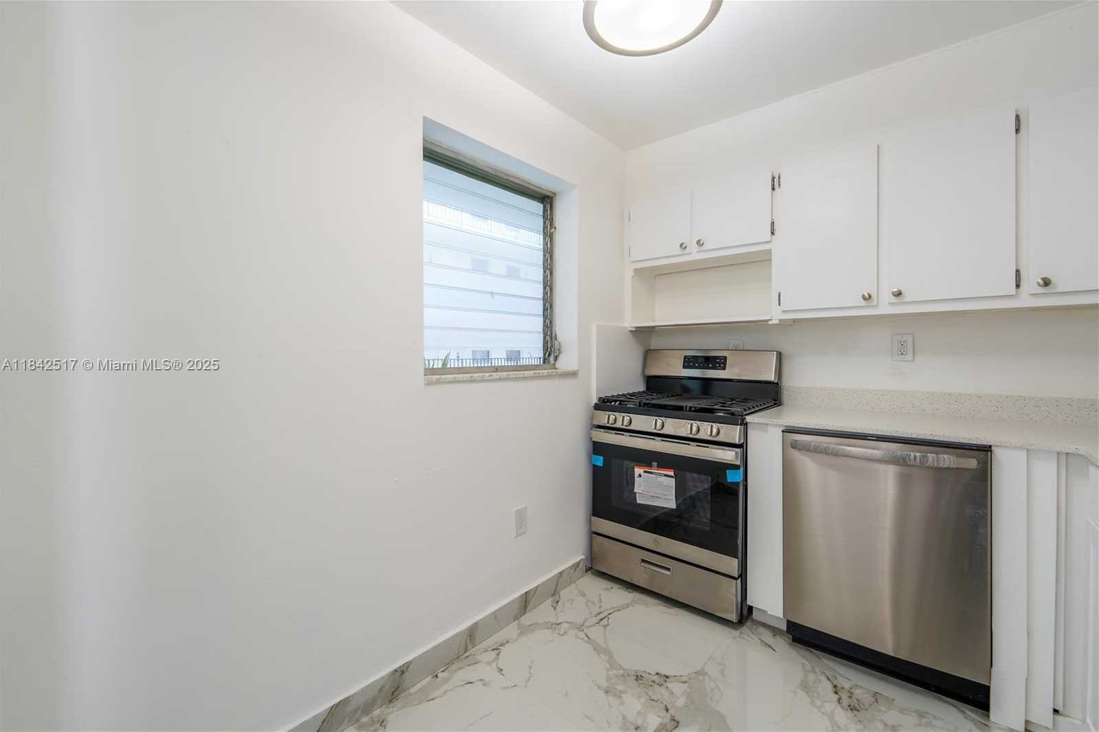 Small Image of 720 COLLINS AVE #208, Miami Beach Number 9
