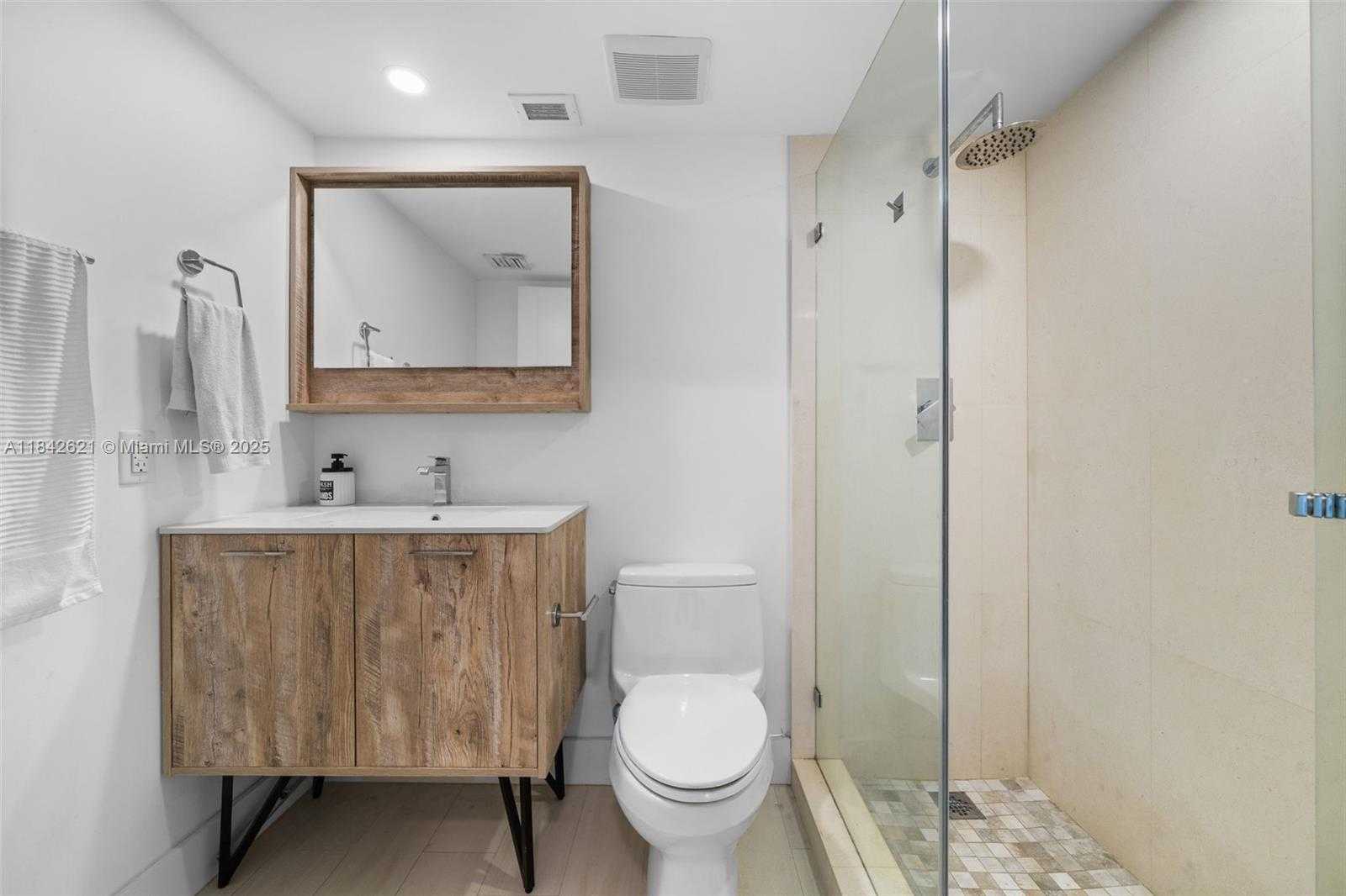Small Image of 600 GRAPETREE DR #9CN, Key Biscayne Number 29