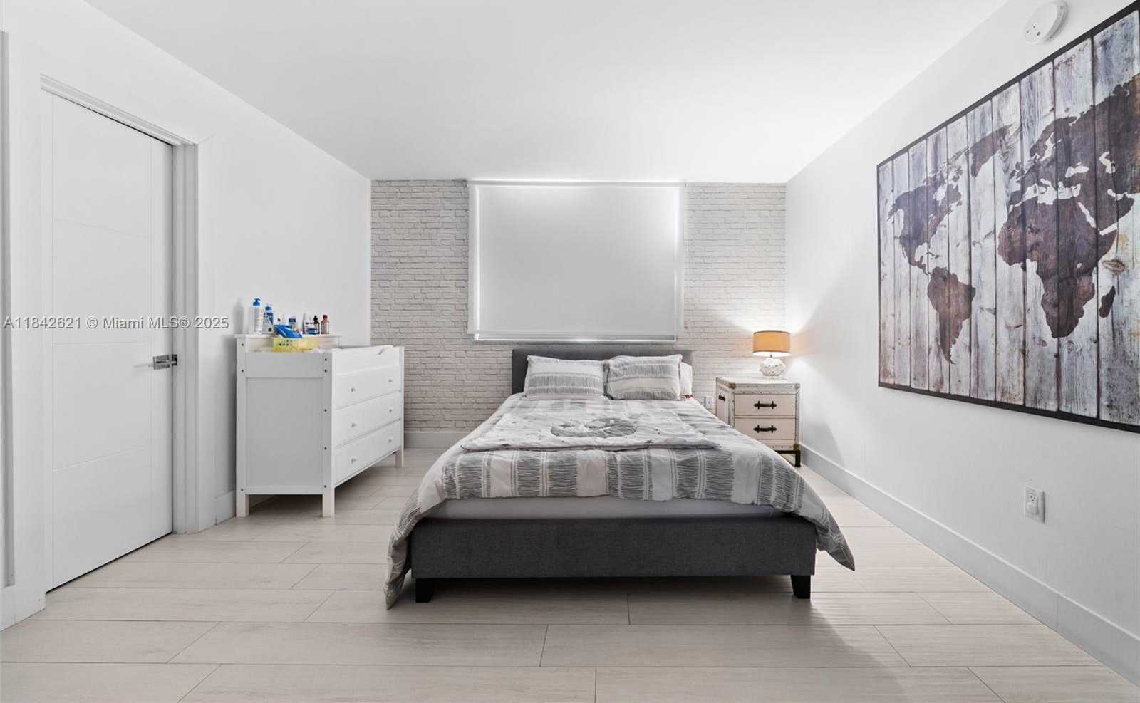 Small Image of 600 GRAPETREE DR #9CN, Key Biscayne Number 30
