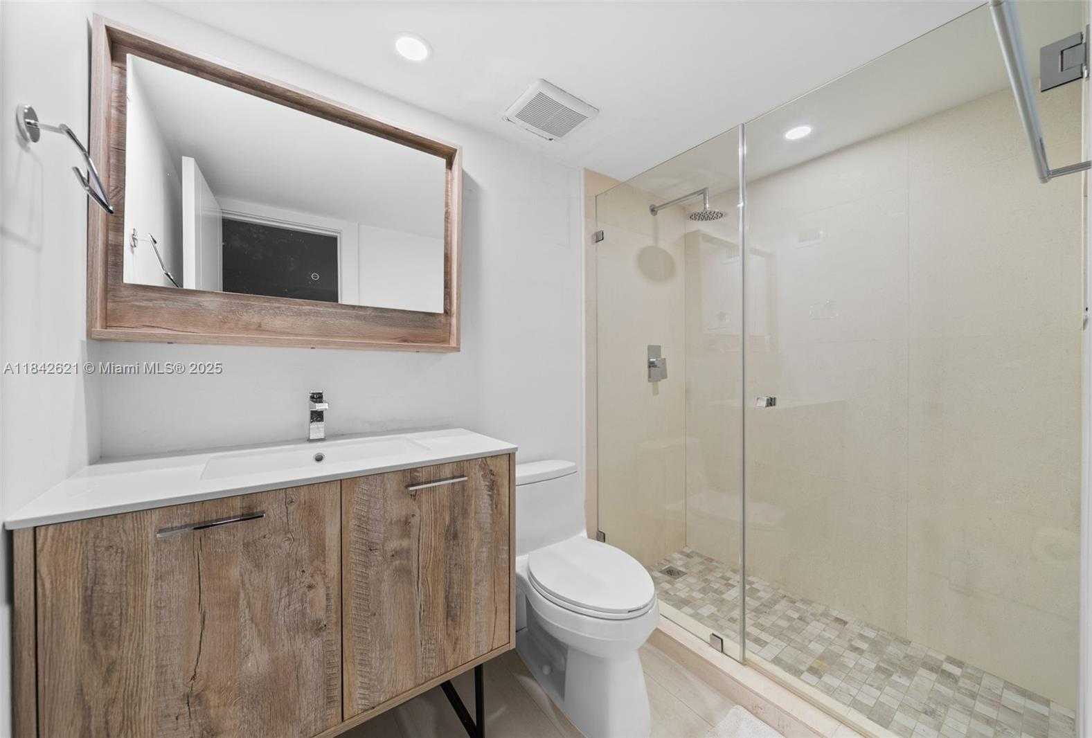 Small Image of 600 GRAPETREE DR #9CN, Key Biscayne Number 32