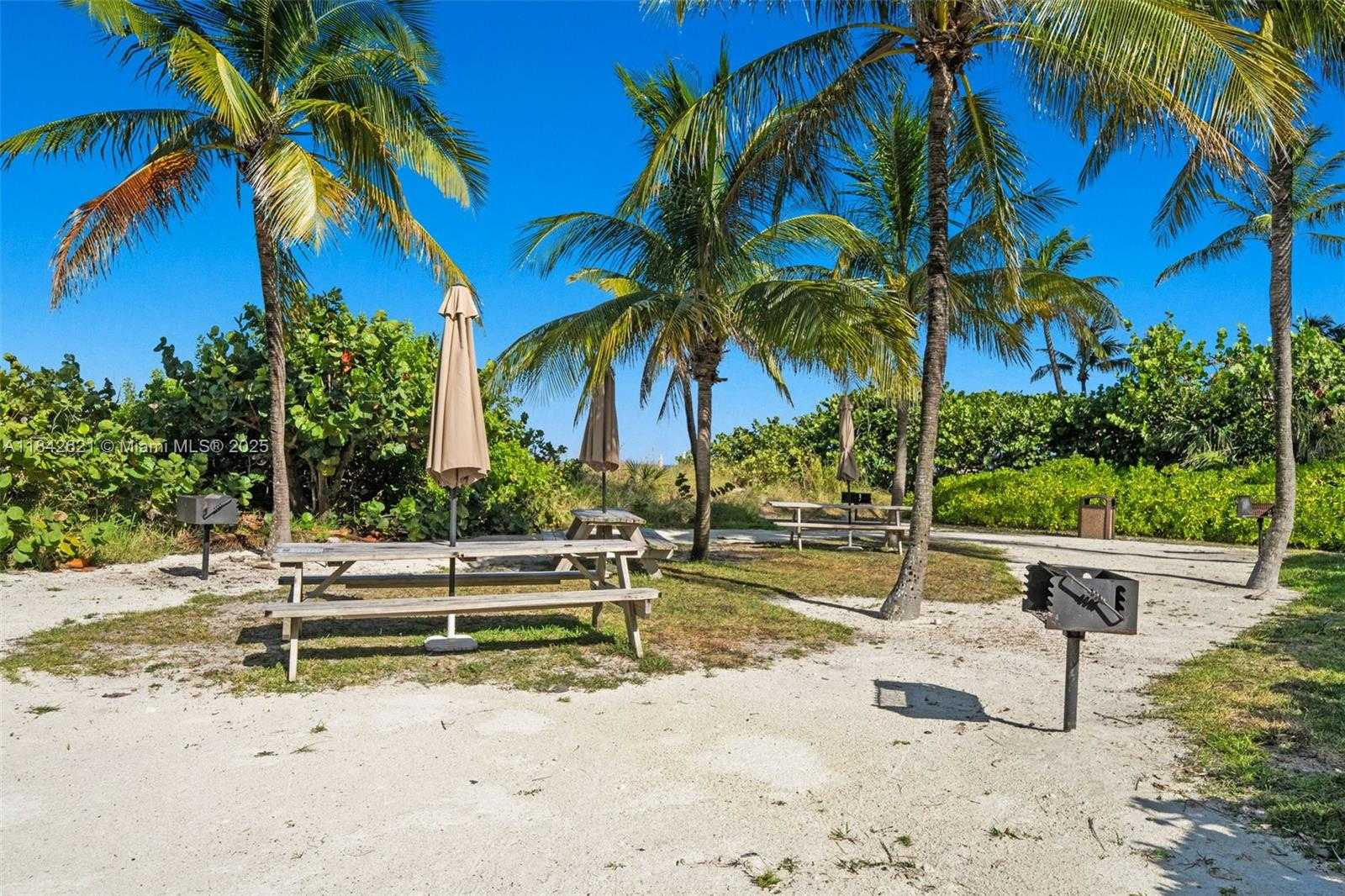 Small Image of 600 GRAPETREE DR #9CN, Key Biscayne Number 43