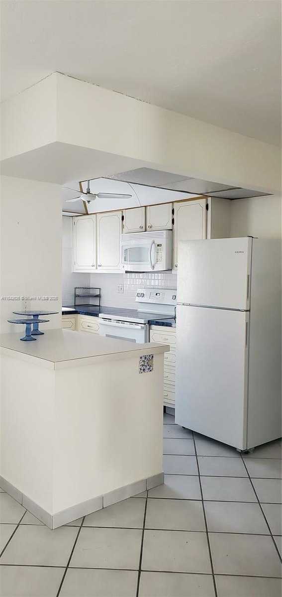 Small Image of 250 LAYNE BLVD #214, Hallandale Beach Number 4