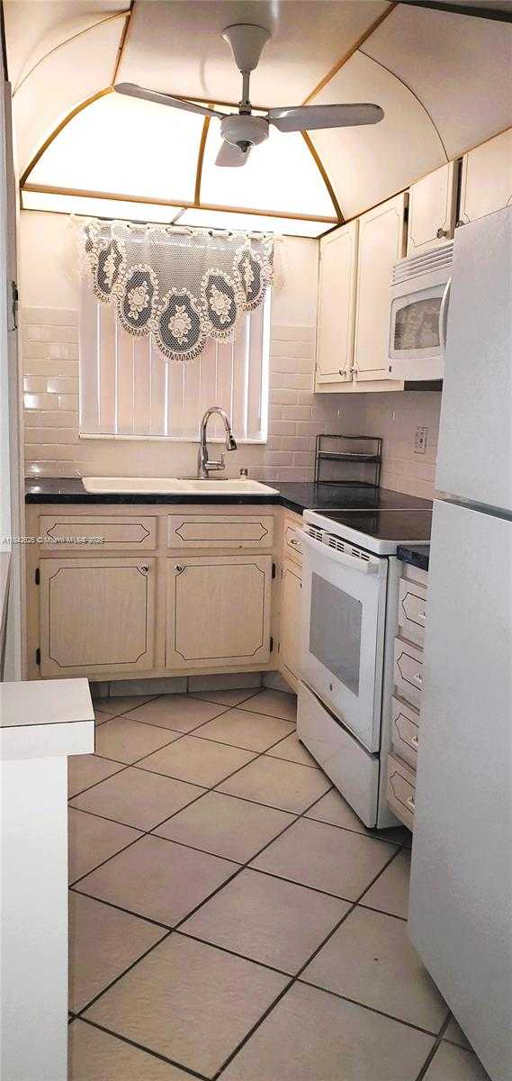 Small Image of 250 LAYNE BLVD #214, Hallandale Beach Number 5