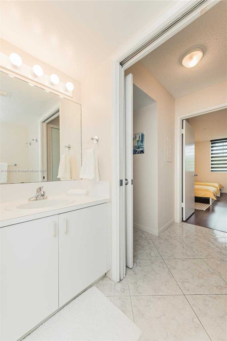 Small Image of 19801 EAST COUNTRY CLUB DR #4303, Aventura Number 31