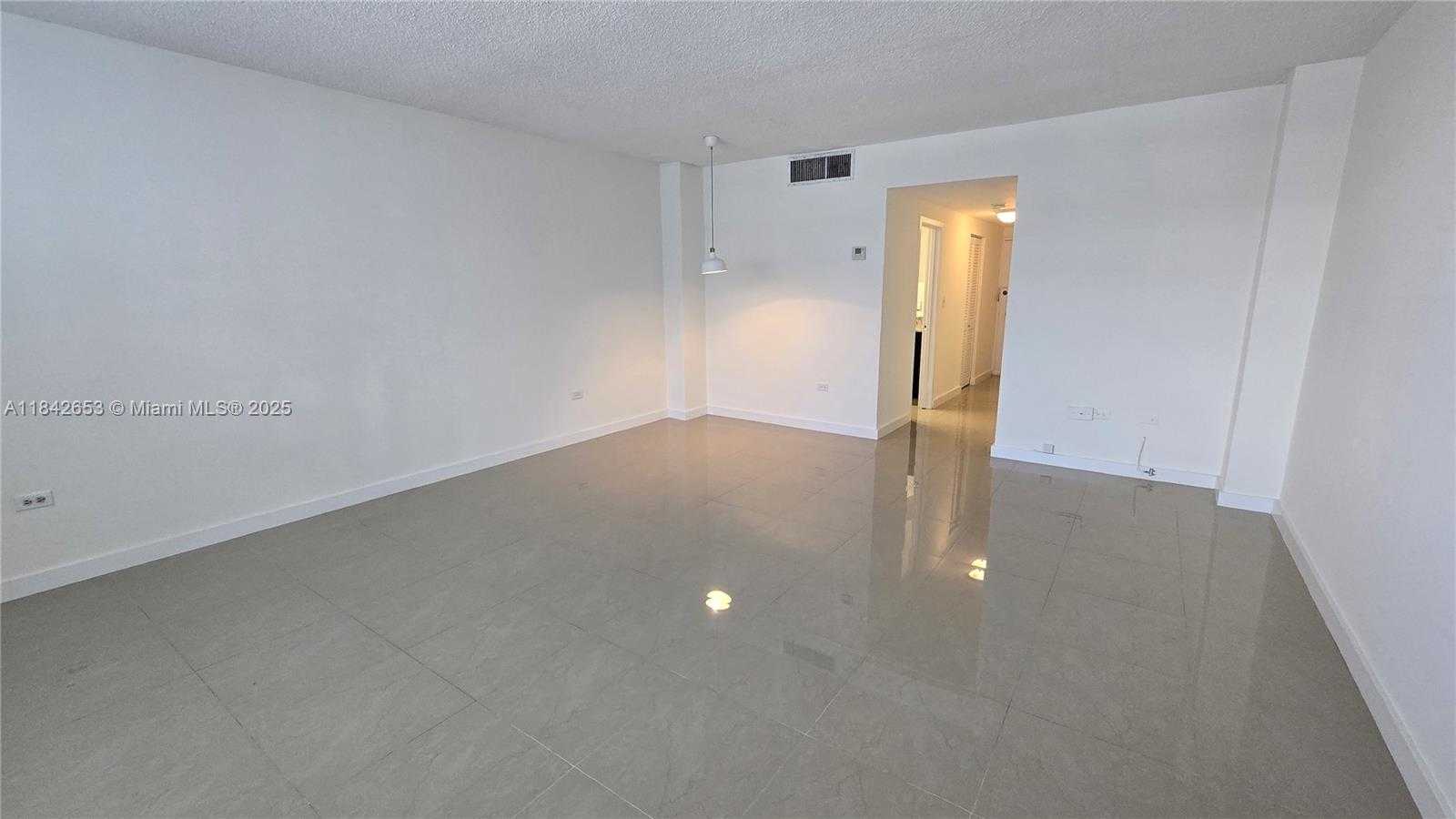 Small Image of 999 BRICKELL BAY DR #2006, Miami Number 3