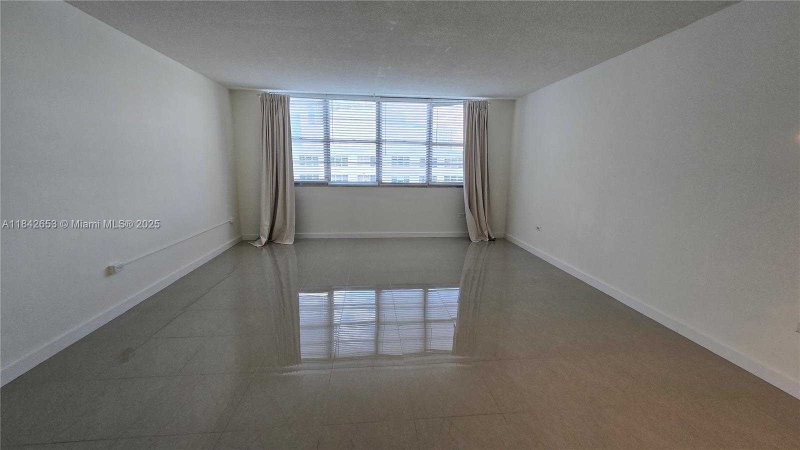 Small Image of 999 BRICKELL BAY DR #2006, Miami Number 4