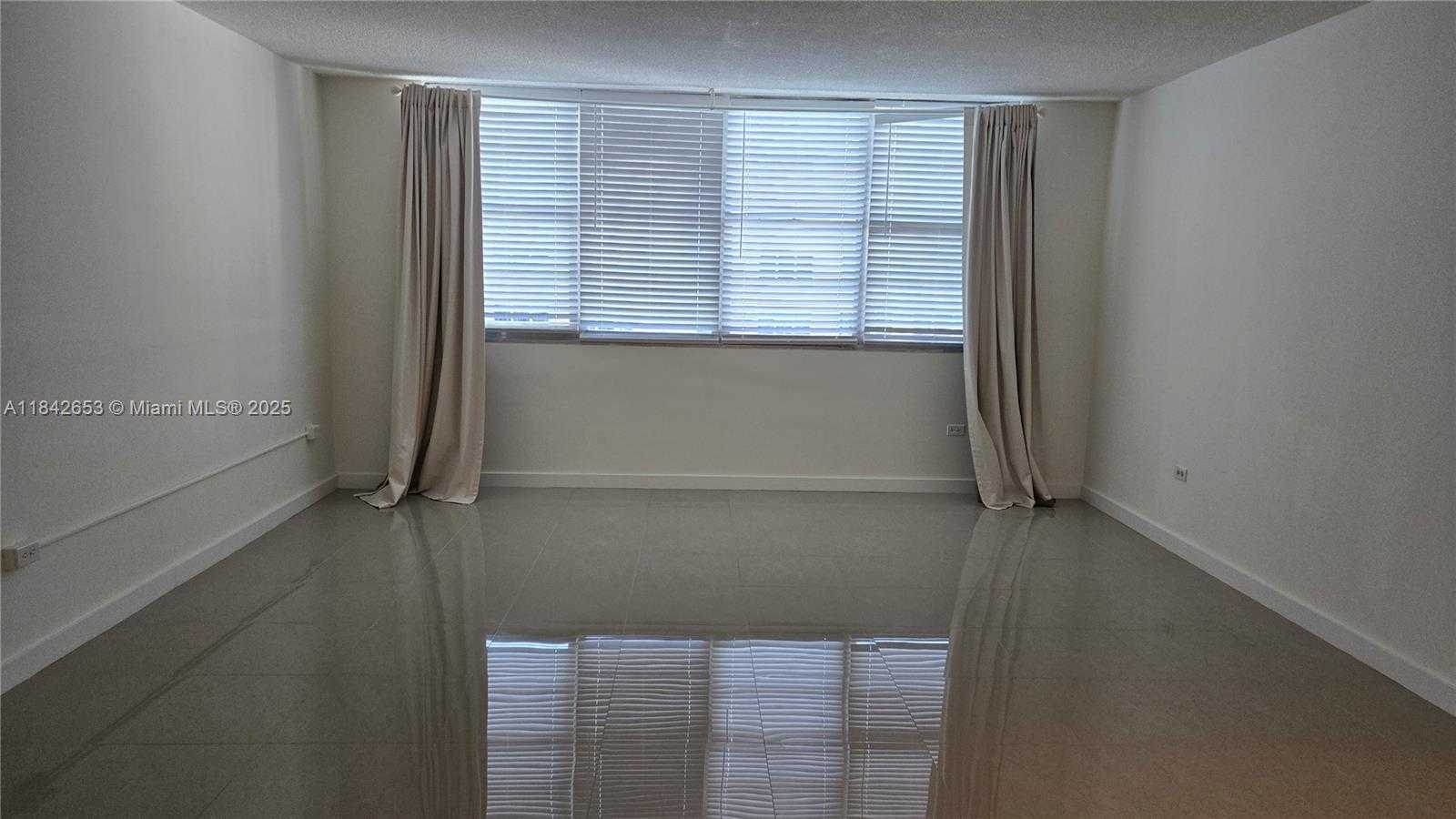 Small Image of 999 BRICKELL BAY DR #2006, Miami Number 5