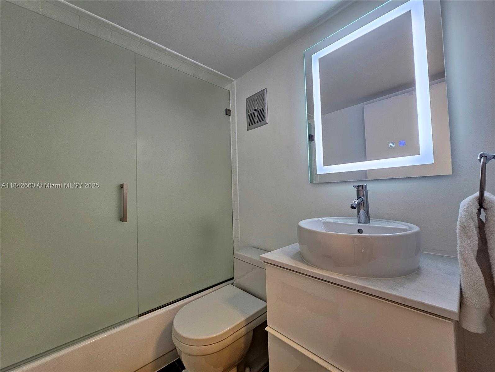 Small Image of 3200 COLLINS AVE #9-6, Miami Beach Number 11