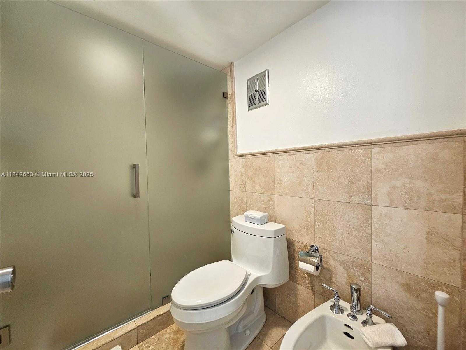 Small Image of 3200 COLLINS AVE #9-6, Miami Beach Number 14