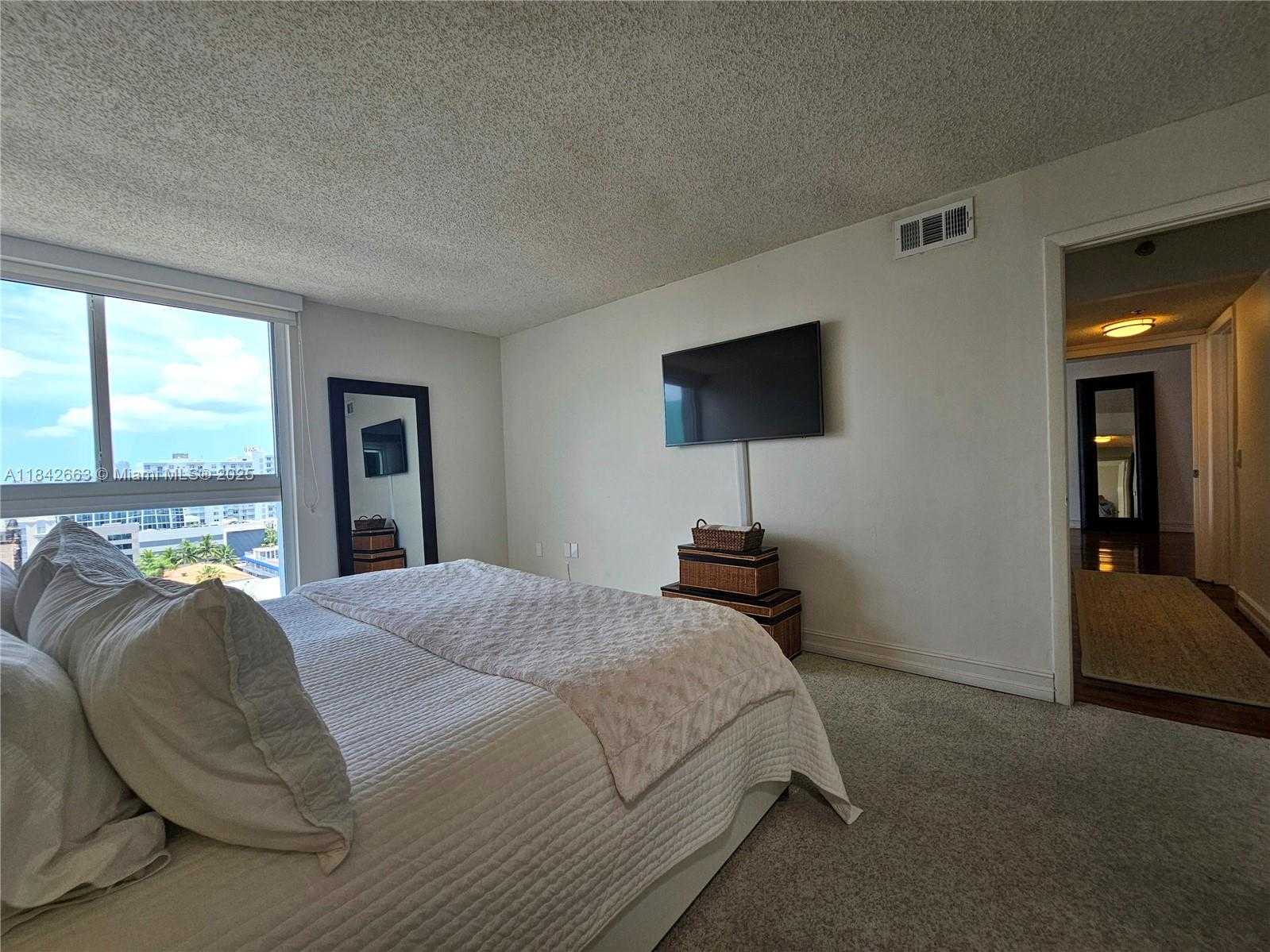 Small Image of 3200 COLLINS AVE #9-6, Miami Beach Number 17