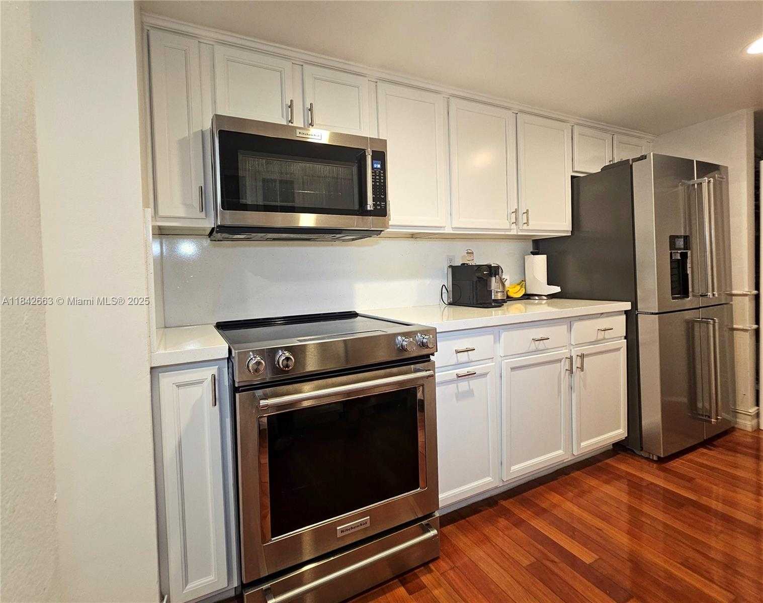 Small Image of 3200 COLLINS AVE #9-6, Miami Beach Number 2