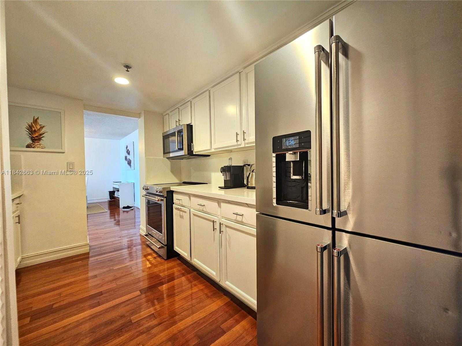 Small Image of 3200 COLLINS AVE #9-6, Miami Beach Number 4