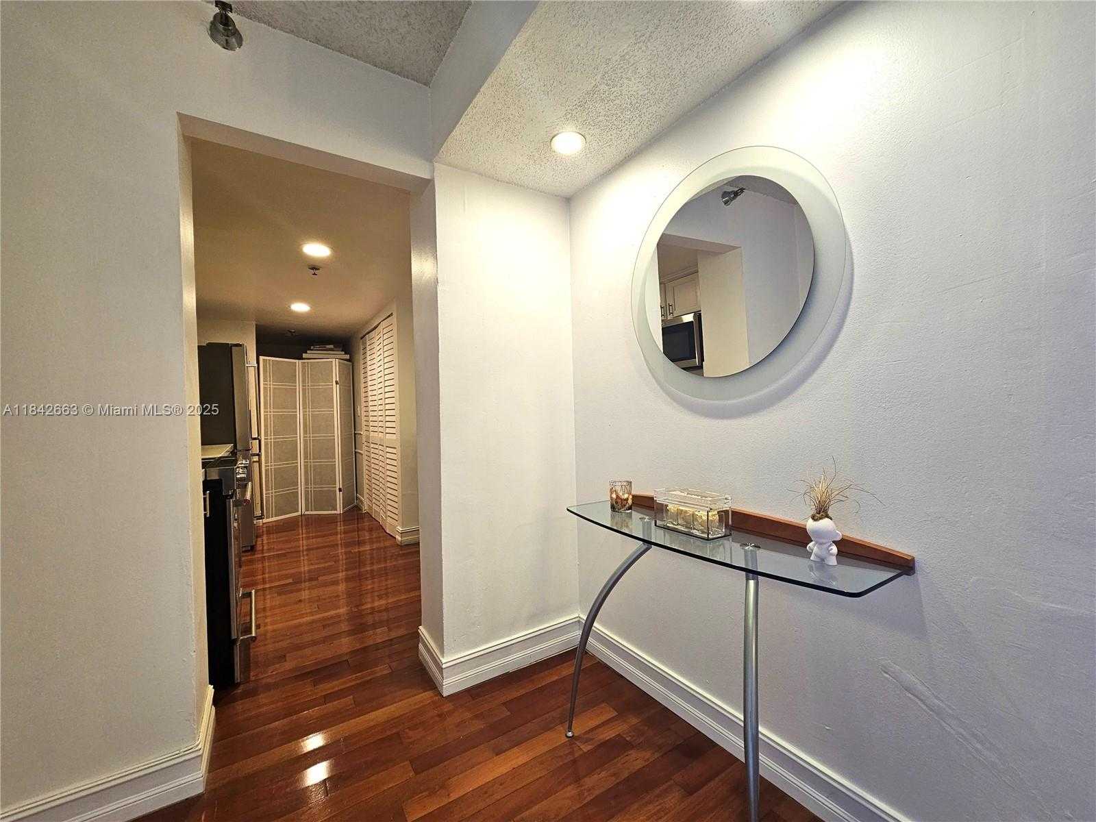 Small Image of 3200 COLLINS AVE #9-6, Miami Beach Number 5