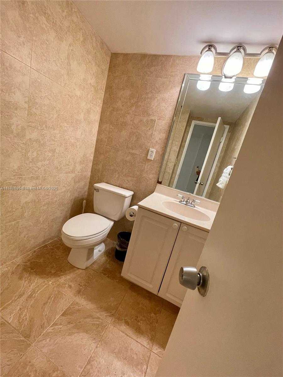 Small Image of 19390 COLLINS AVE #1405, Sunny Isles Beach Number 32