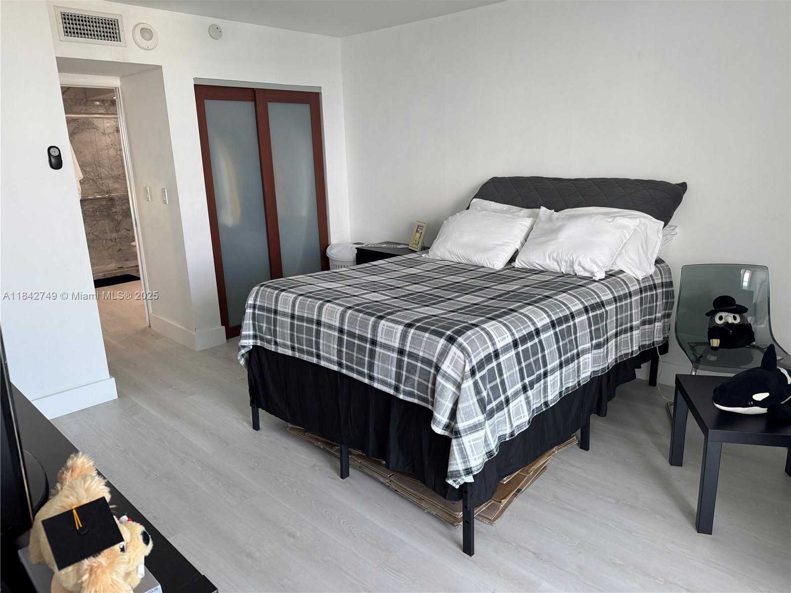 Small Image of 100 BAYVIEW DR #2023, Sunny Isles Beach Number 10