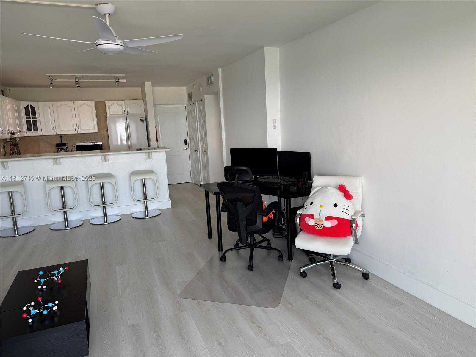 Small Image of 100 BAYVIEW DR #2023, Sunny Isles Beach Number 11