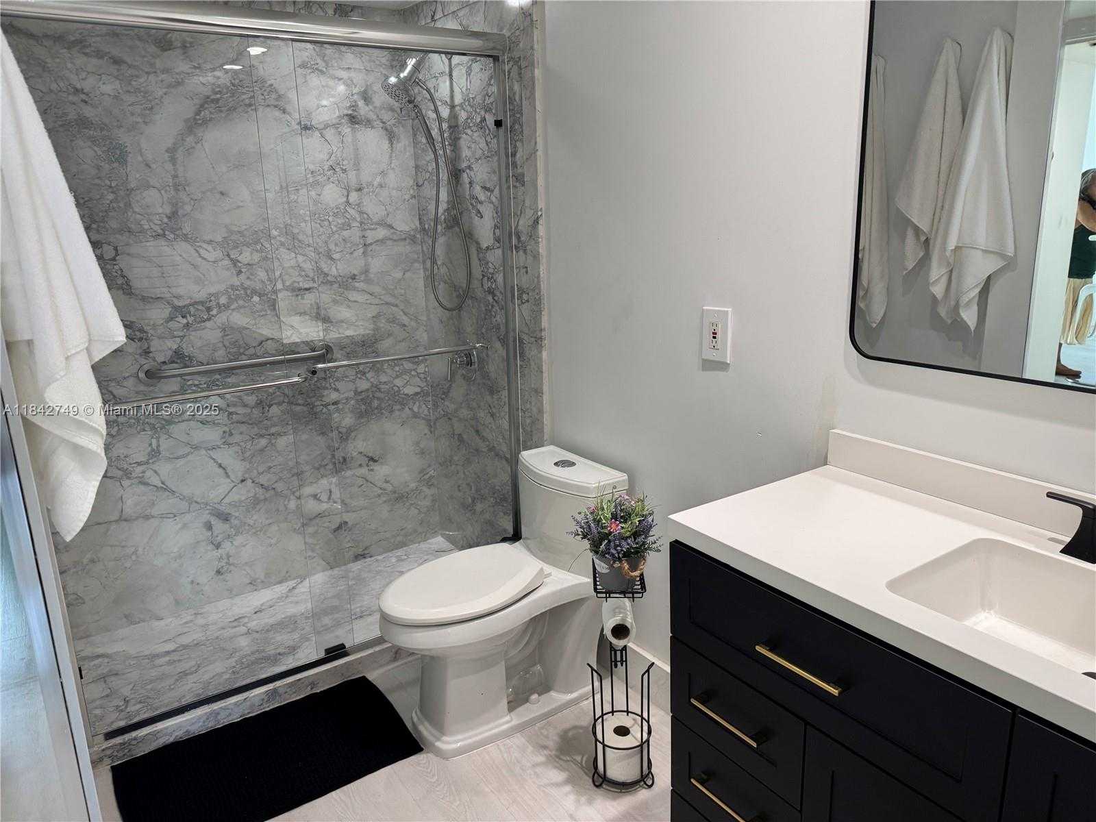 Small Image of 100 BAYVIEW DR #2023, Sunny Isles Beach Number 12