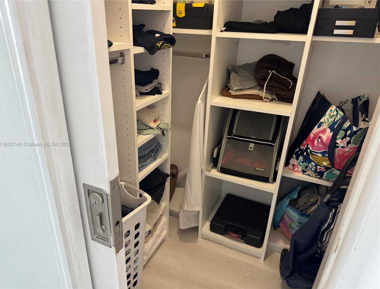 Small Image of 100 BAYVIEW DR #2023, Sunny Isles Beach Number 14