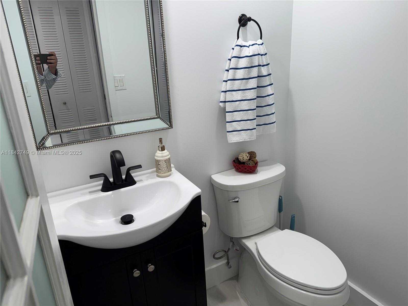 Small Image of 100 BAYVIEW DR #2023, Sunny Isles Beach Number 16
