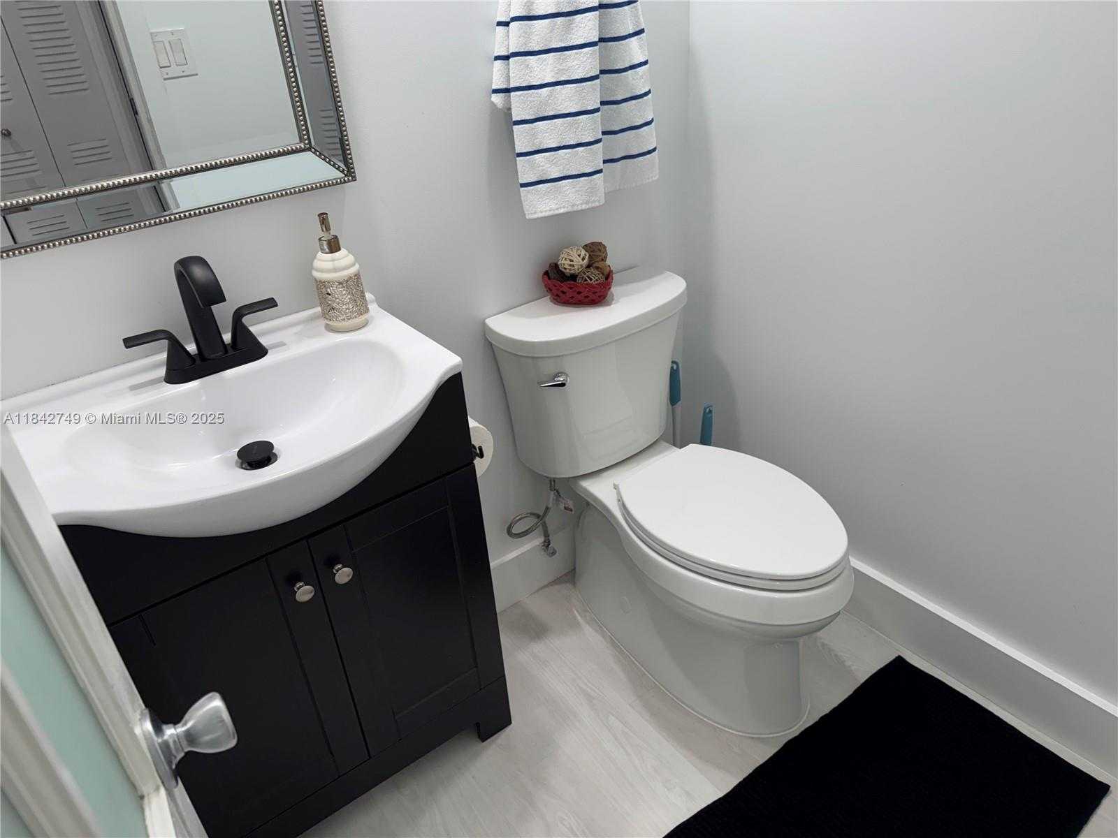 Small Image of 100 BAYVIEW DR #2023, Sunny Isles Beach Number 17