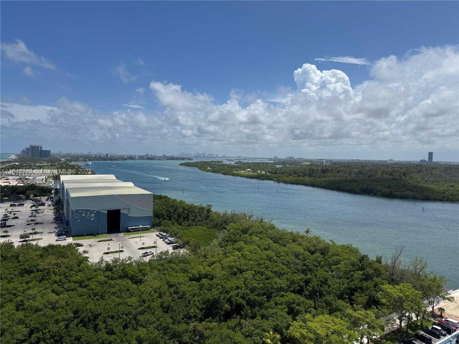 Small Image of 100 BAYVIEW DR #2023, Sunny Isles Beach Number 2