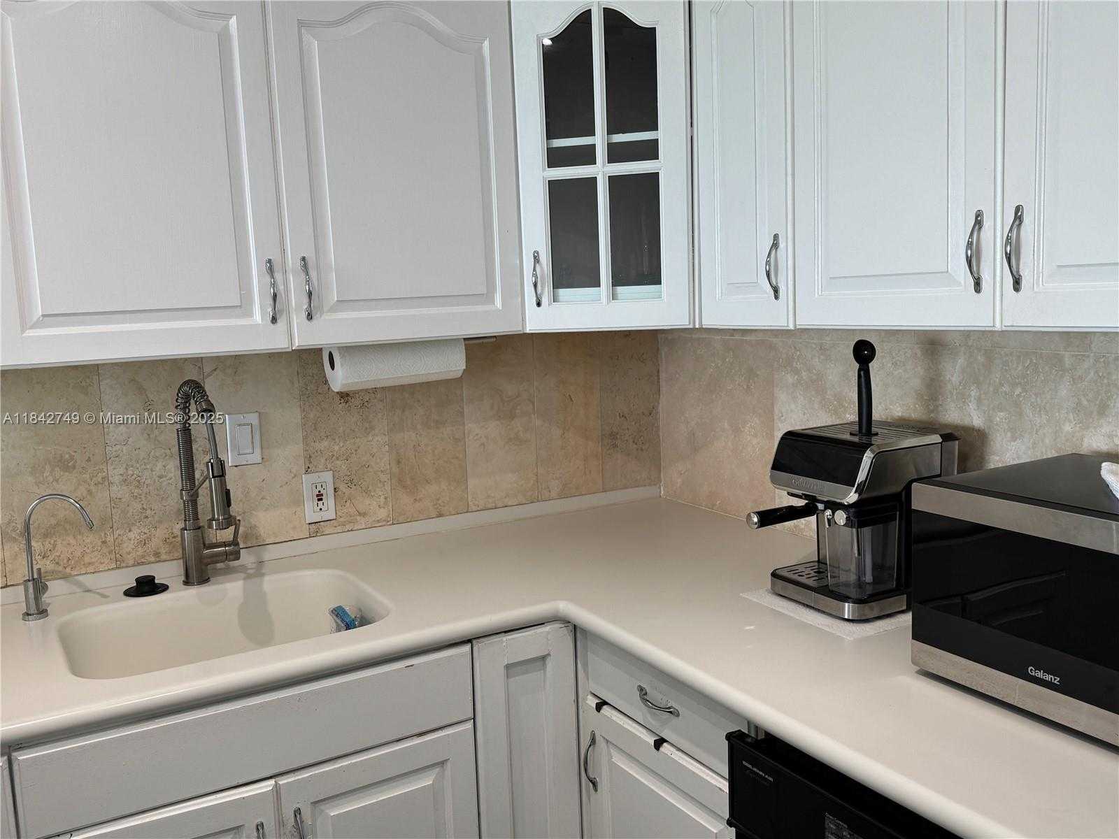 Small Image of 100 BAYVIEW DR #2023, Sunny Isles Beach Number 22