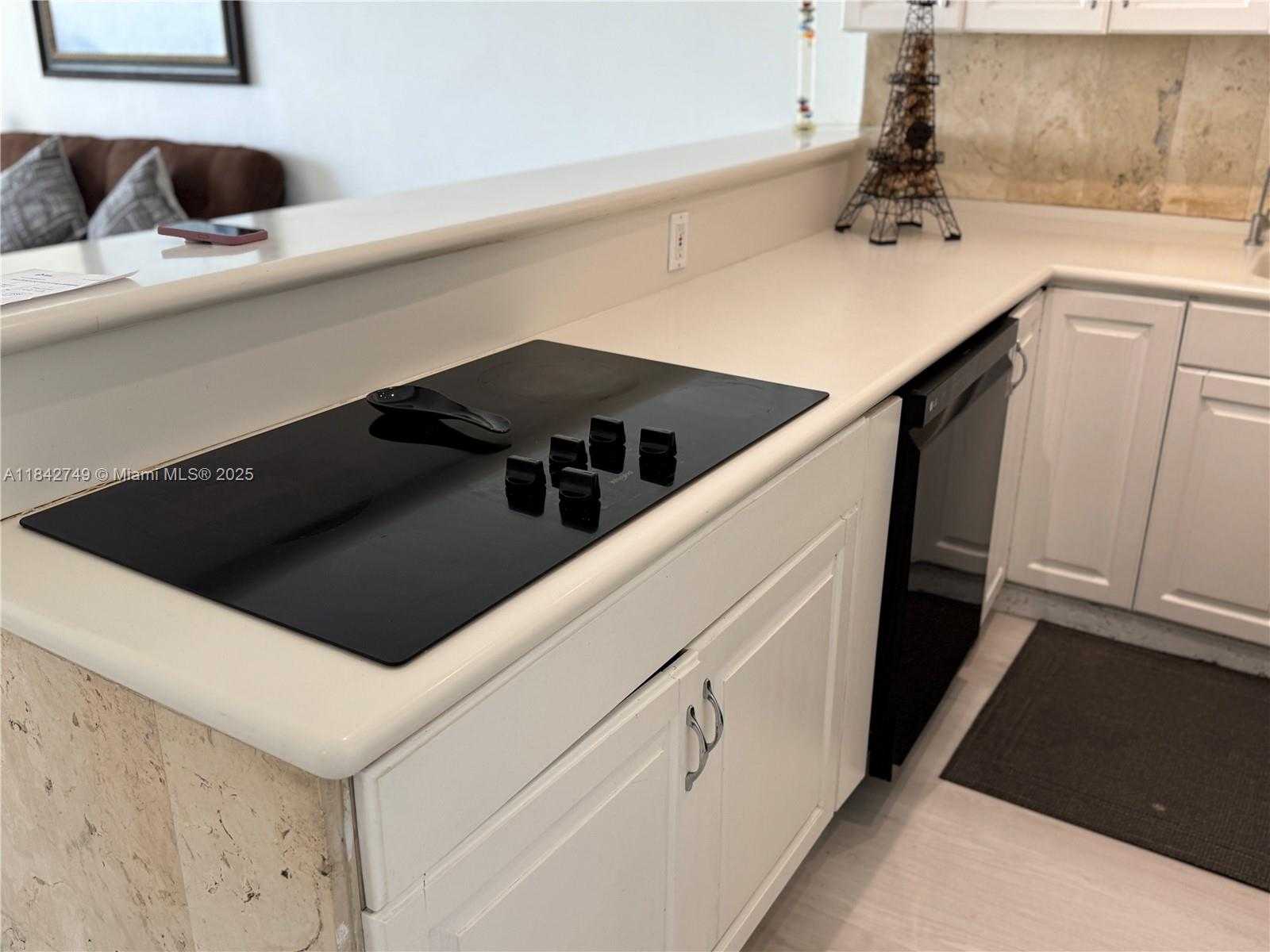 Small Image of 100 BAYVIEW DR #2023, Sunny Isles Beach Number 23