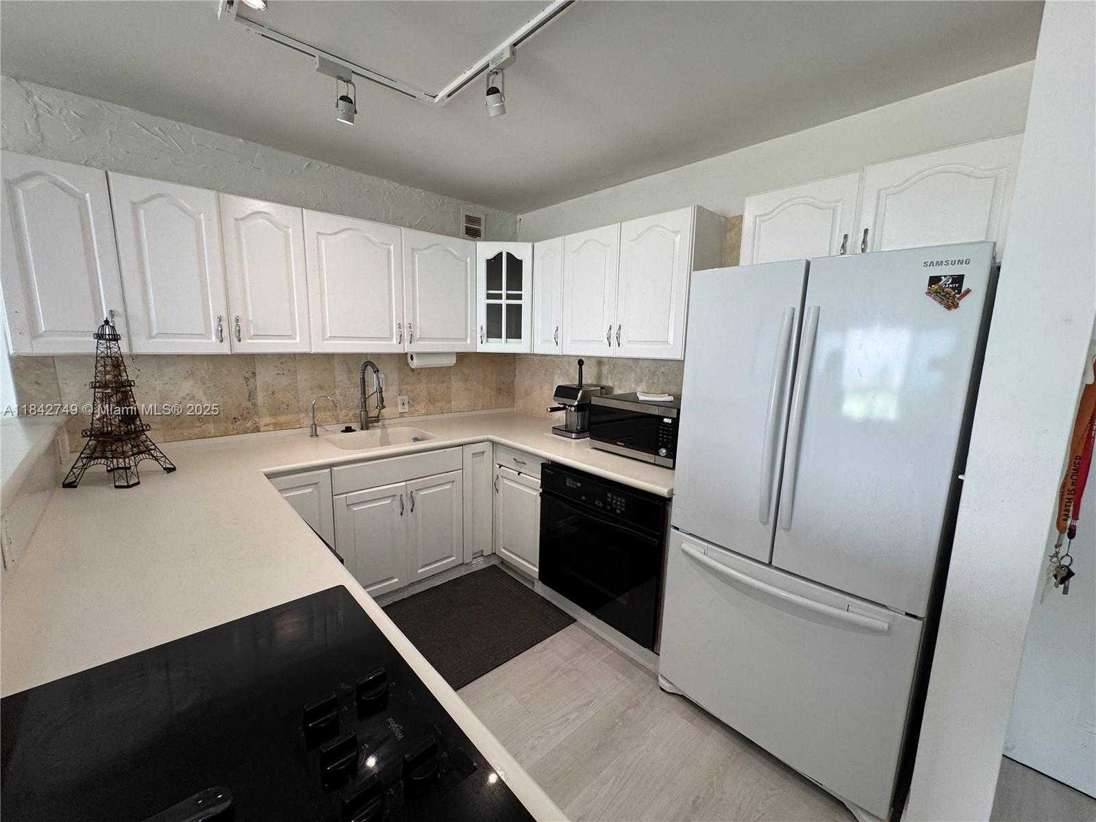 Small Image of 100 BAYVIEW DR #2023, Sunny Isles Beach Number 24