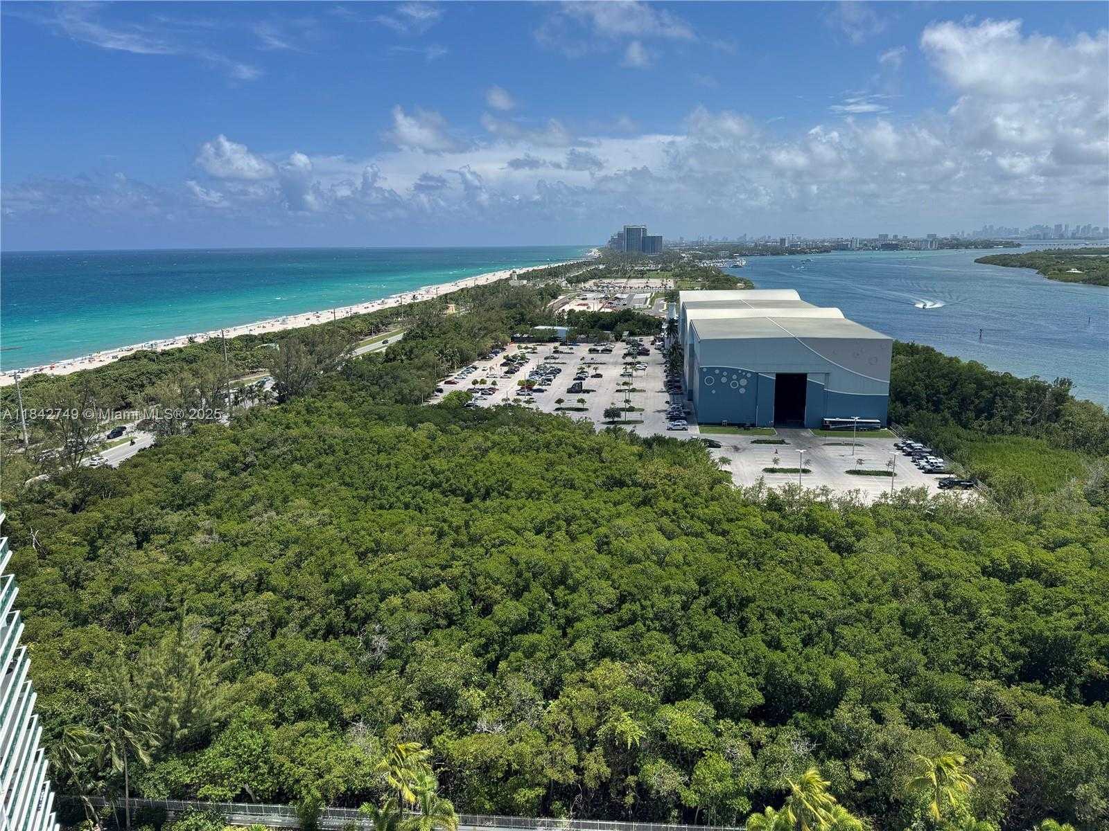Small Image of 100 BAYVIEW DR #2023, Sunny Isles Beach Number 3