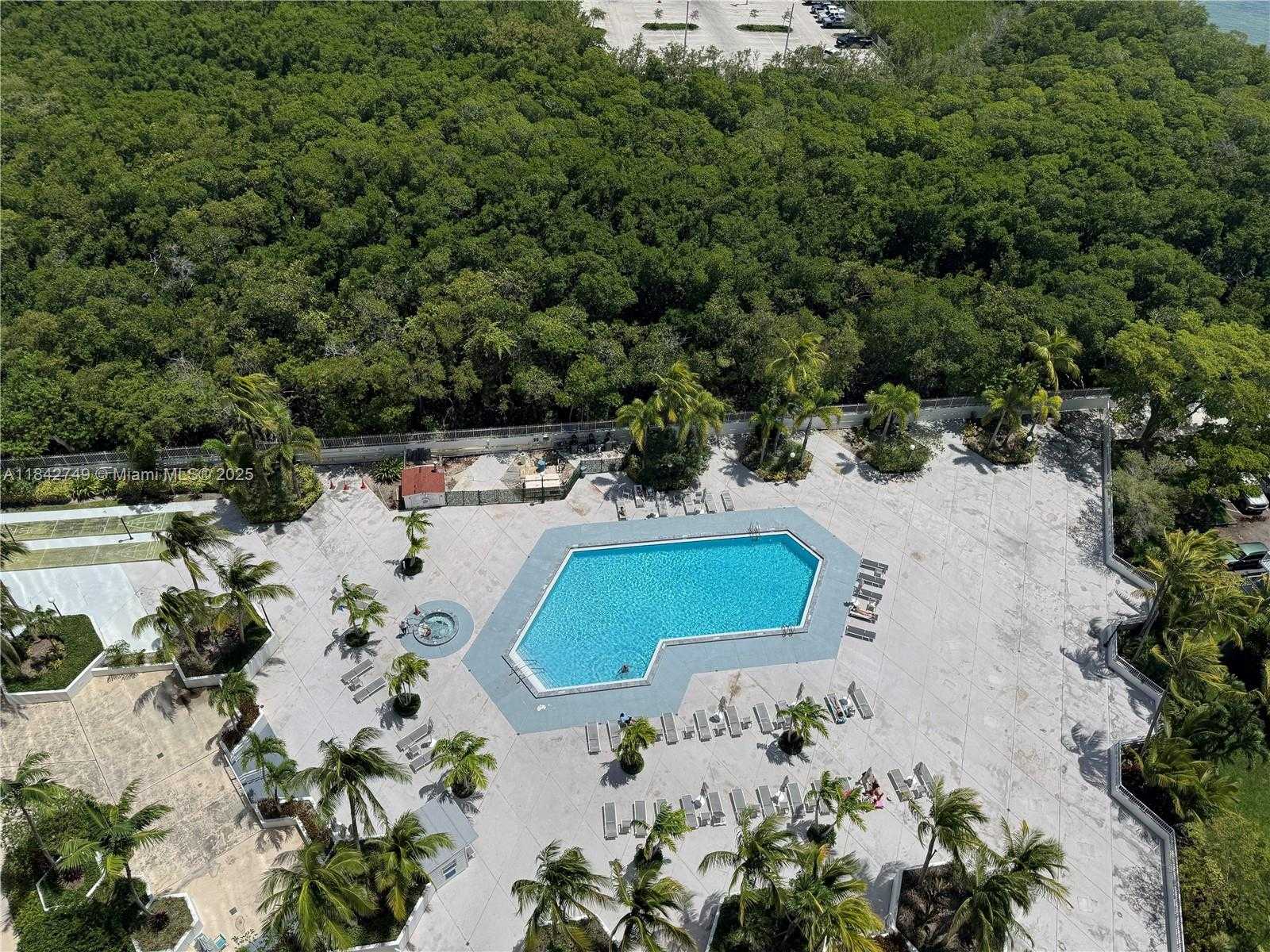 Small Image of 100 BAYVIEW DR #2023, Sunny Isles Beach Number 5