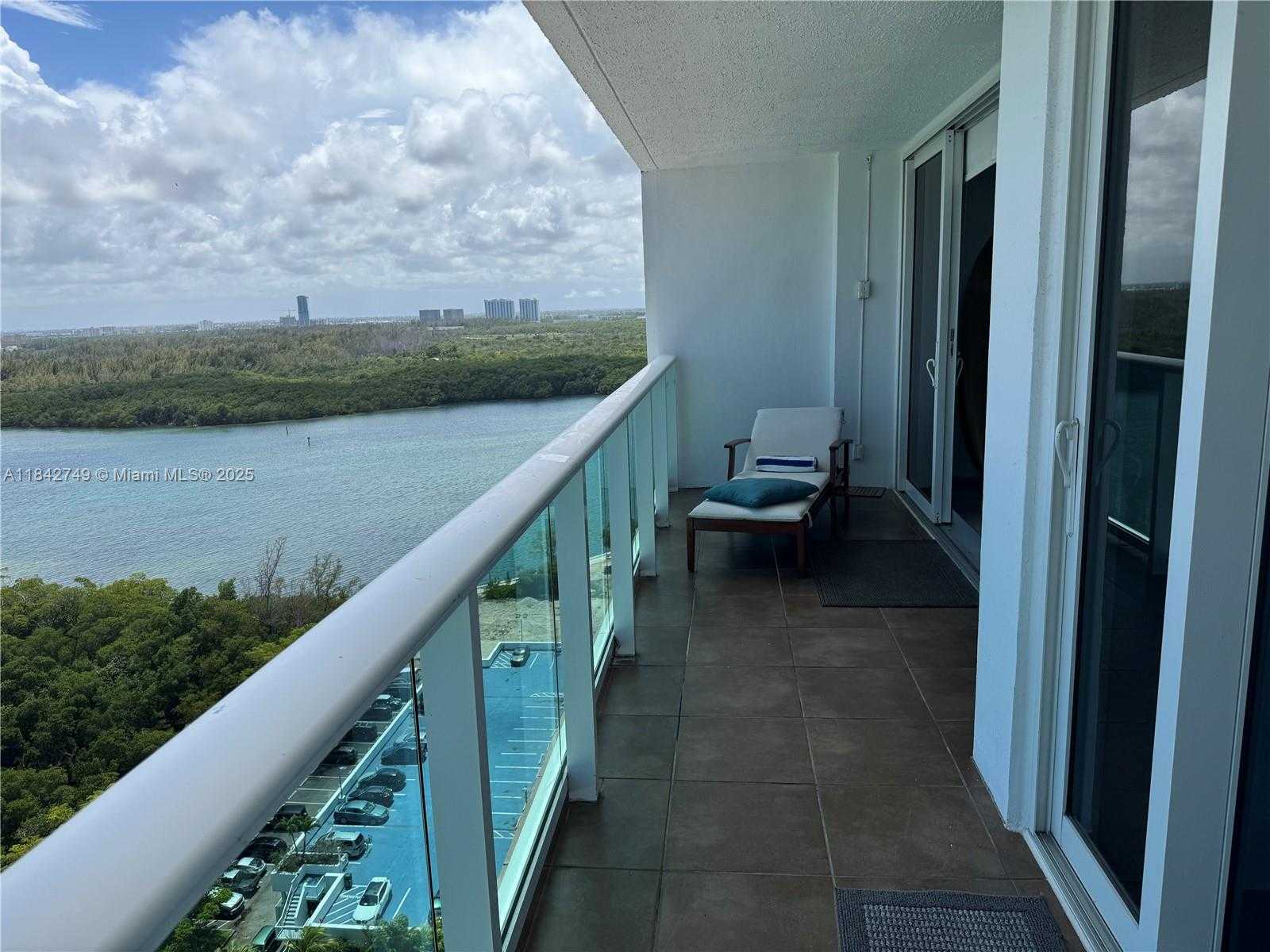 Small Image of 100 BAYVIEW DR #2023, Sunny Isles Beach Number 7
