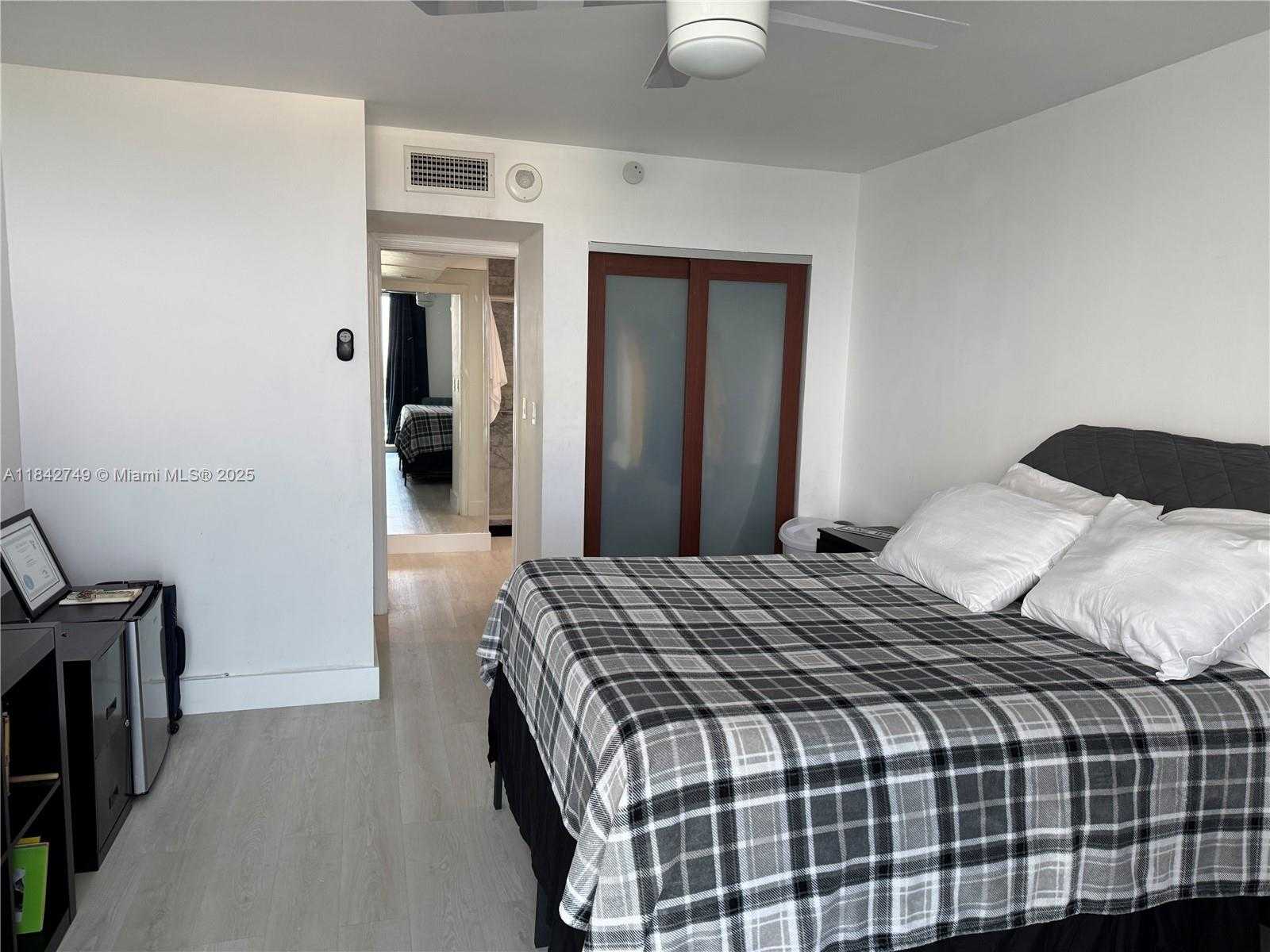 Small Image of 100 BAYVIEW DR #2023, Sunny Isles Beach Number 9