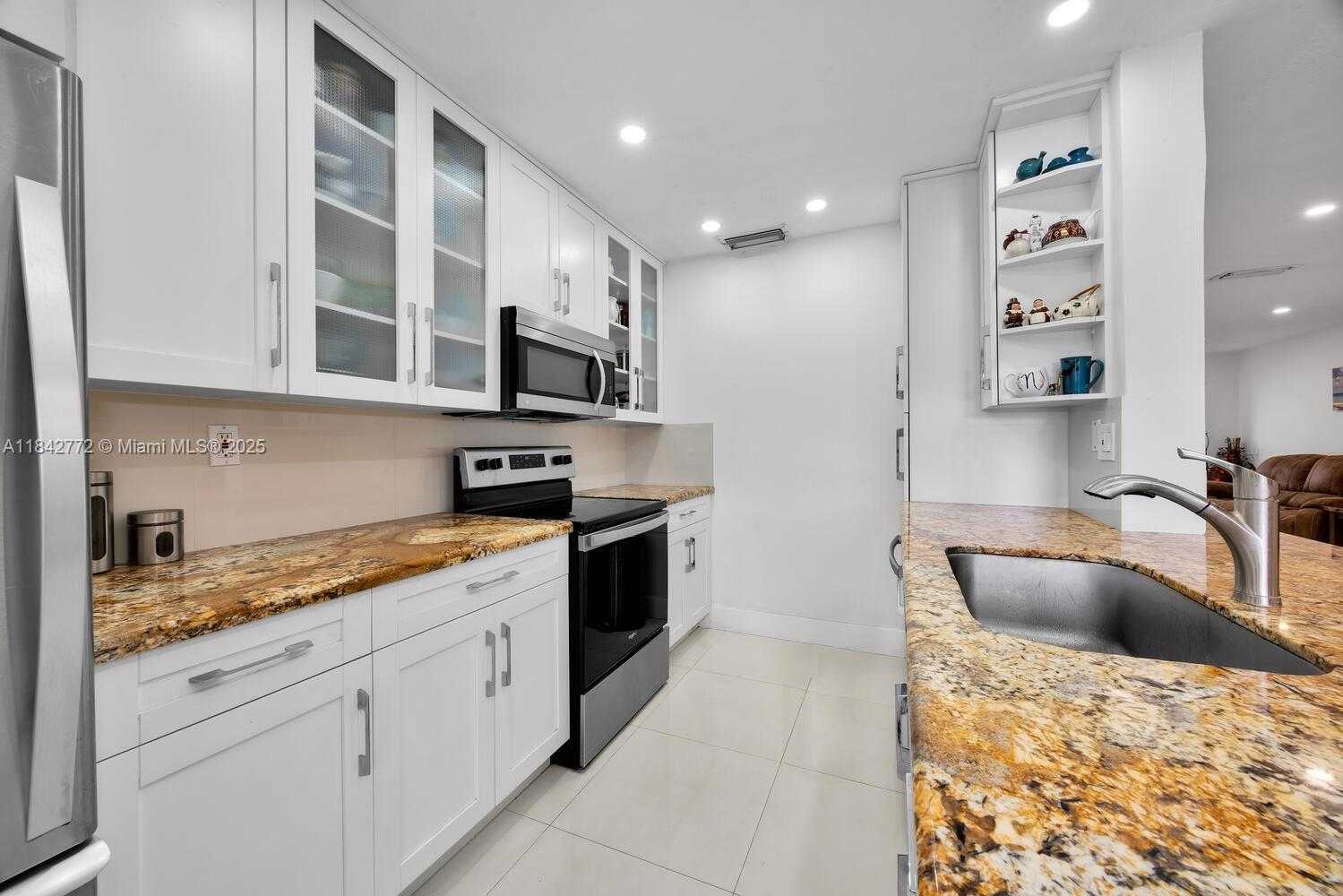 Small Image of 12313 SOUTH WEST 110TH S CANAL ST RD, Miami Number 11