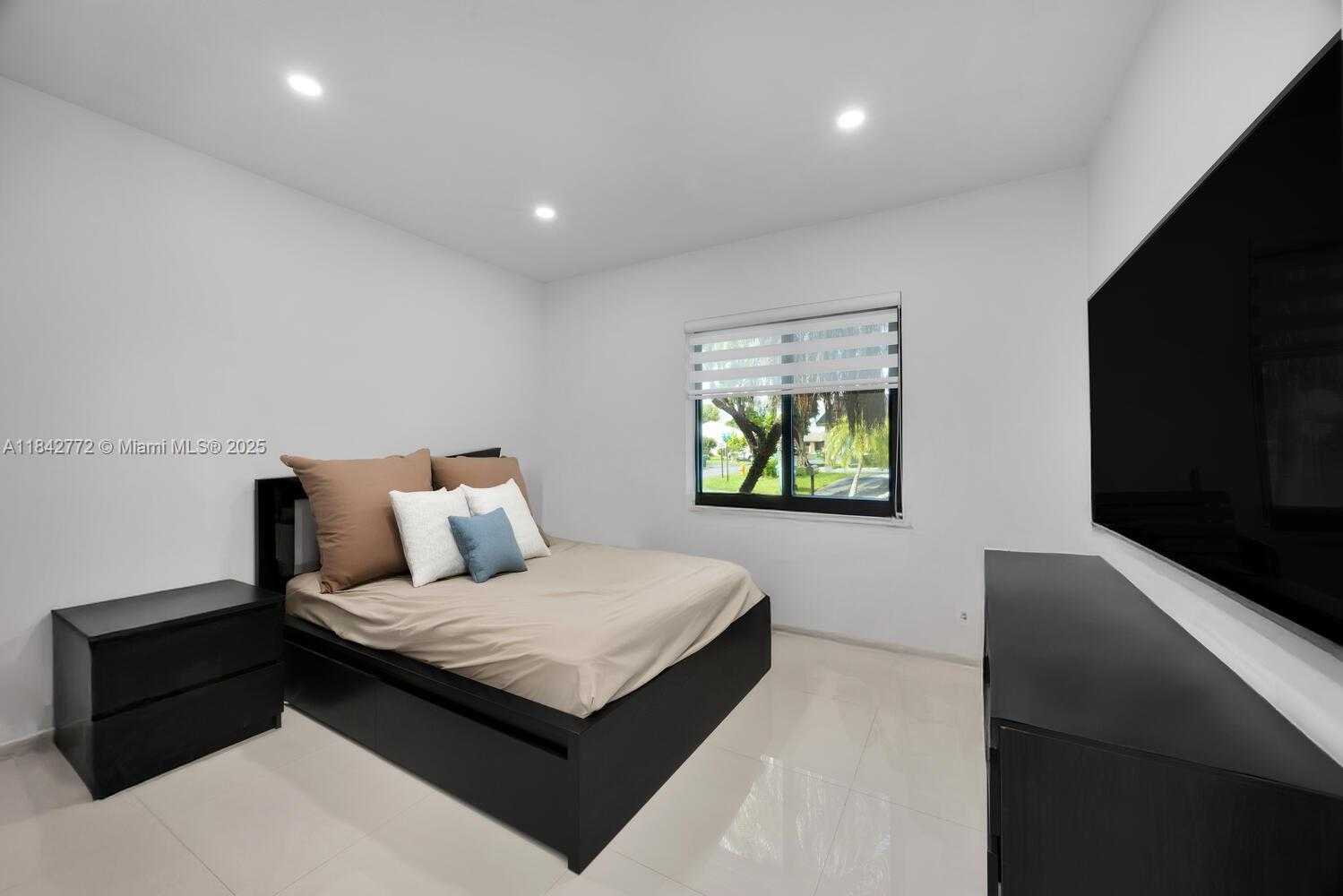 Small Image of 12313 SOUTH WEST 110TH S CANAL ST RD, Miami Number 15