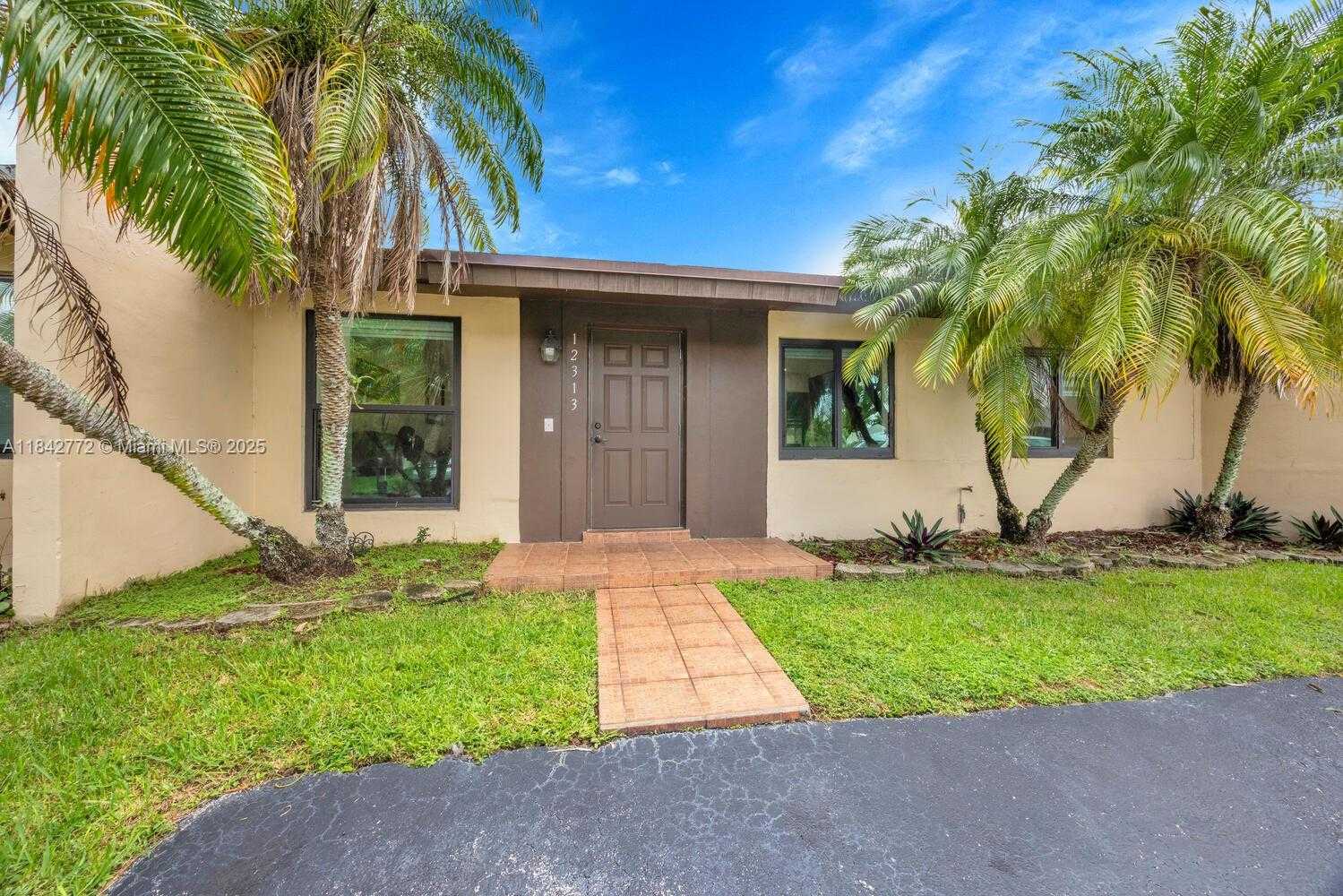 Small Image of 12313 SOUTH WEST 110TH S CANAL ST RD, Miami Number 3