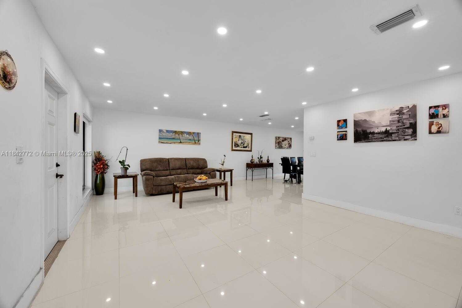 Small Image of 12313 SOUTH WEST 110TH S CANAL ST RD, Miami Number 6
