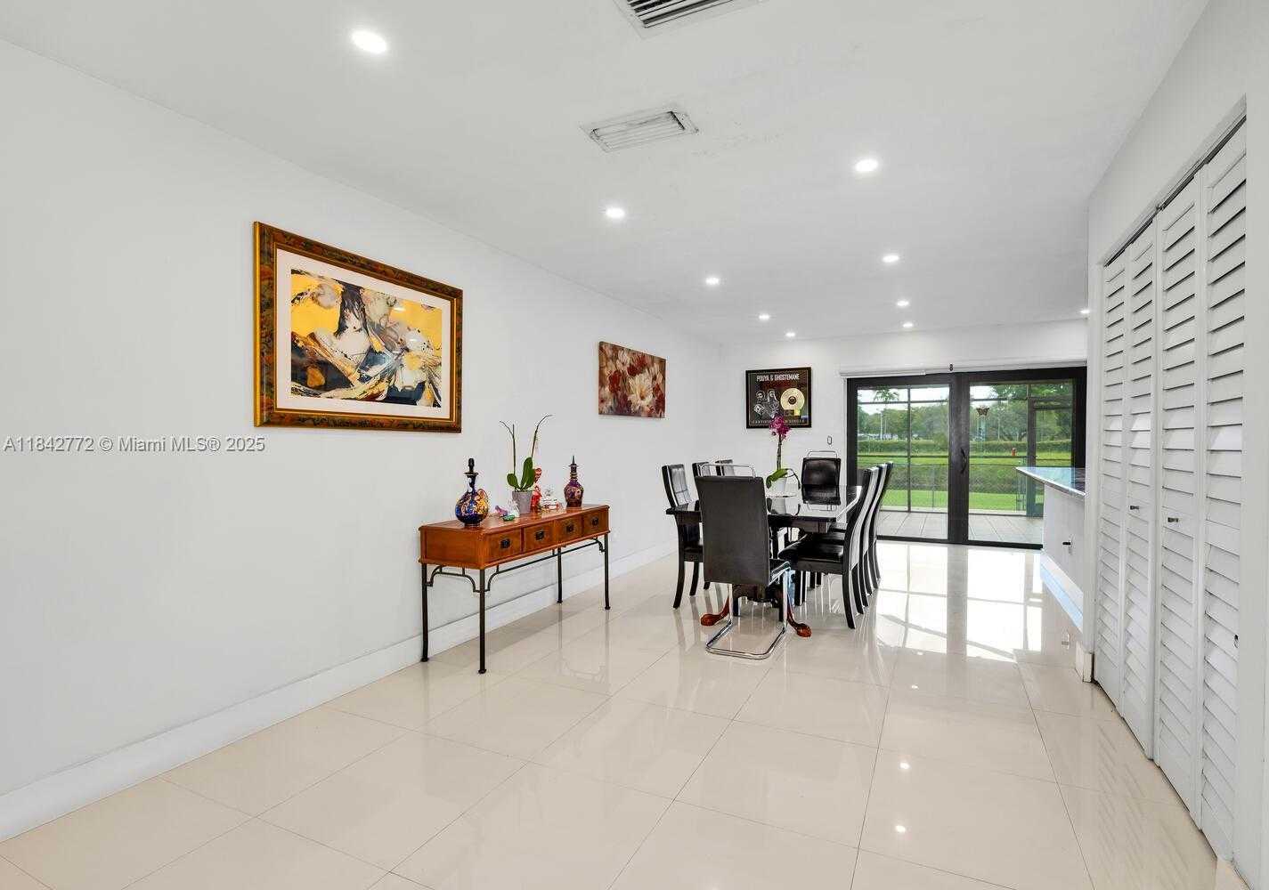 Small Image of 12313 SOUTH WEST 110TH S CANAL ST RD, Miami Number 7