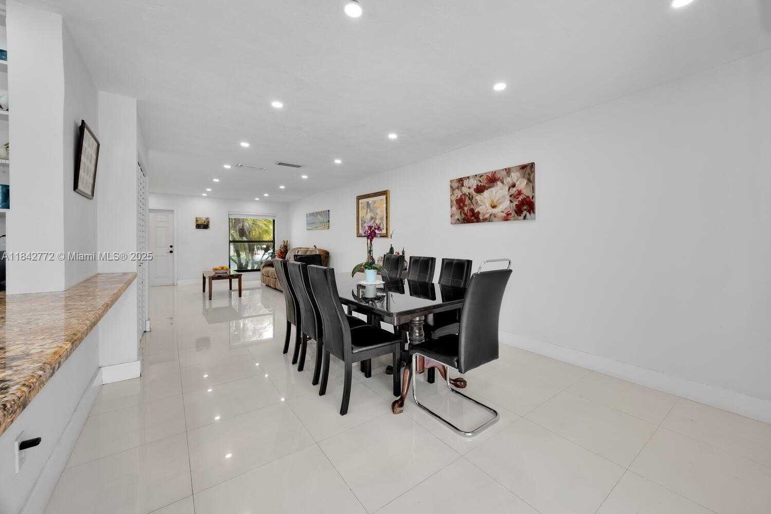 Small Image of 12313 SOUTH WEST 110TH S CANAL ST RD, Miami Number 8