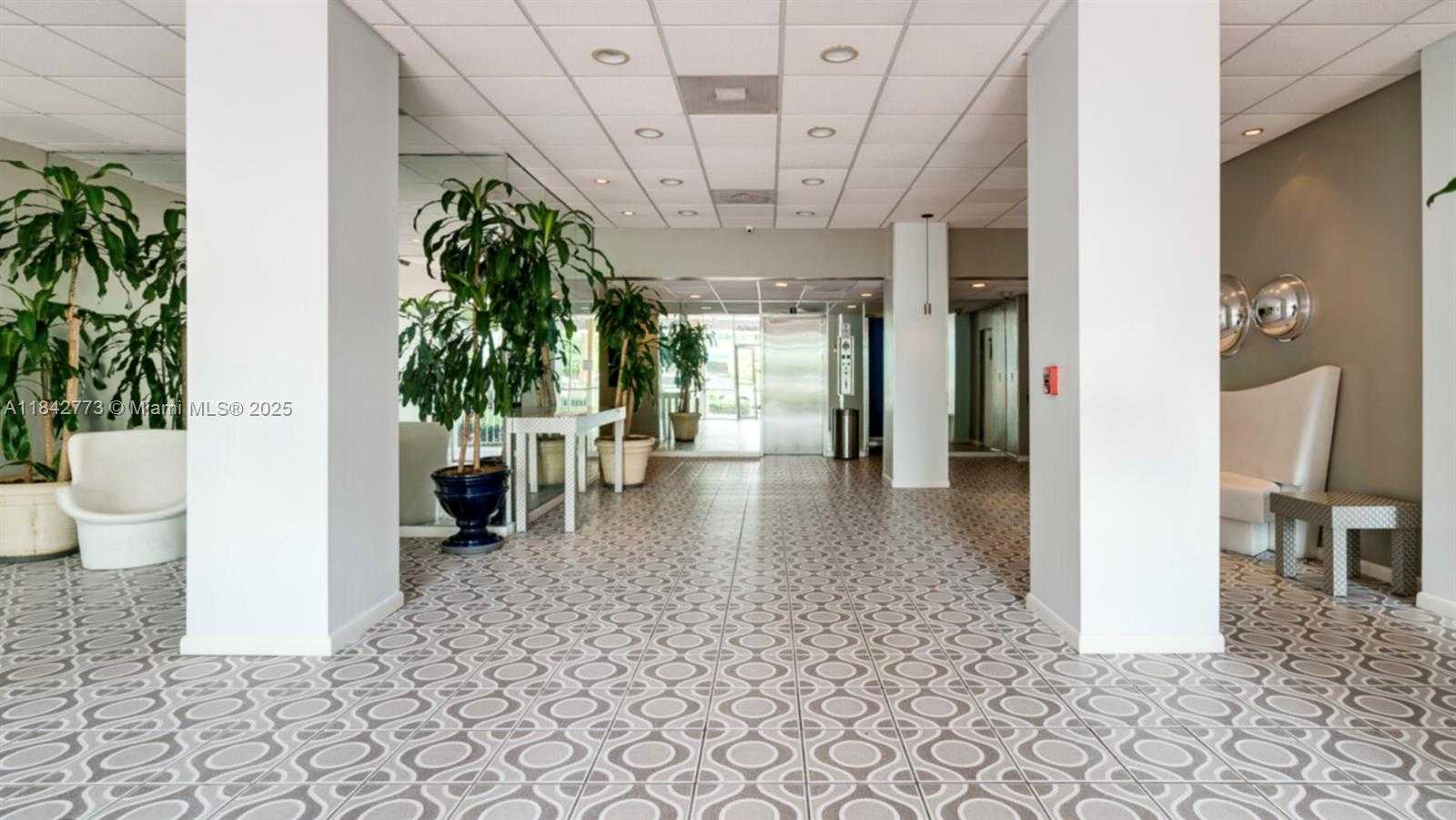Small Image of 1020 MERIDIAN AVE #611, Miami Beach Number 2