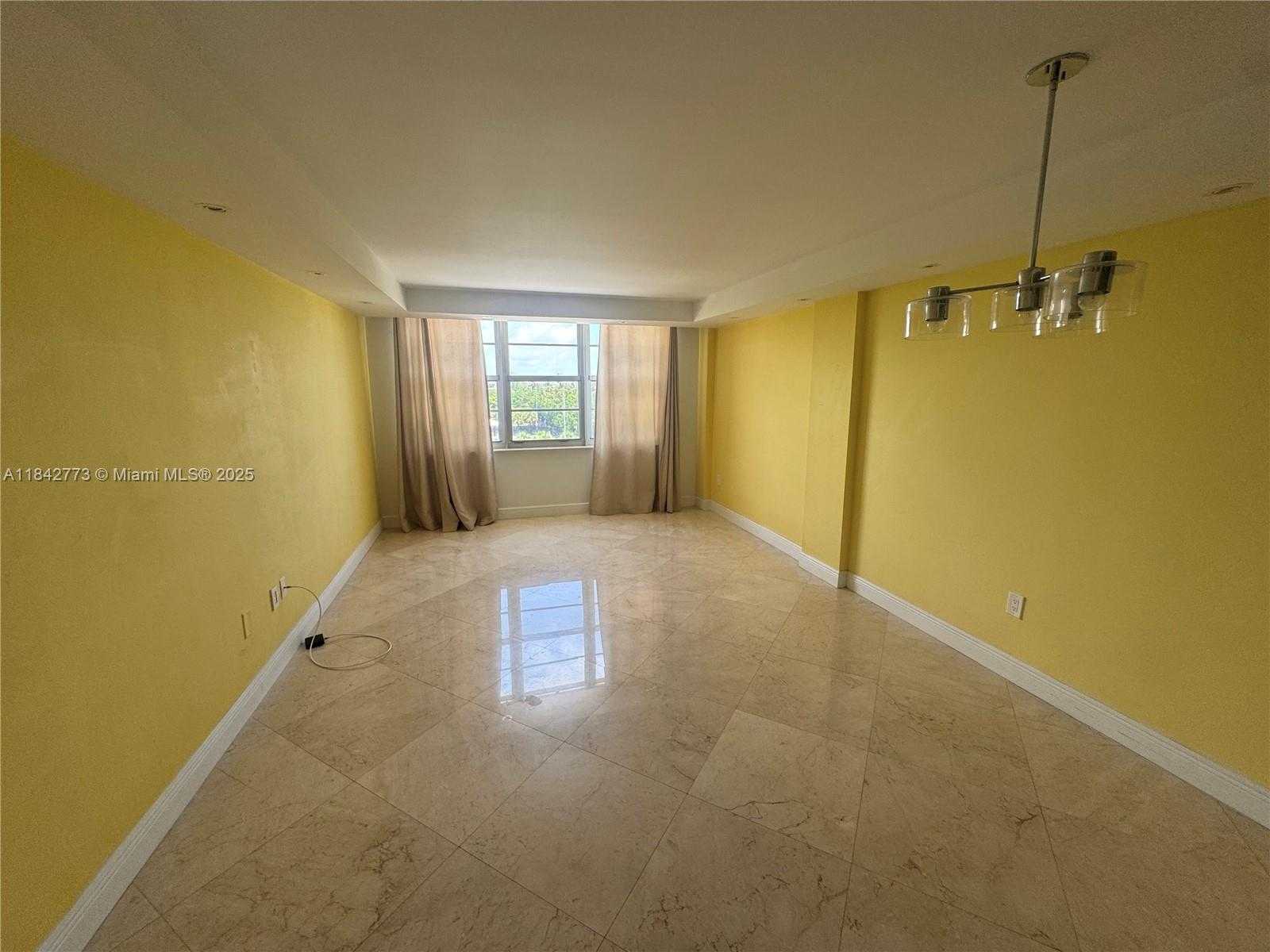 Small Image of 1020 MERIDIAN AVE #611, Miami Beach Number 3