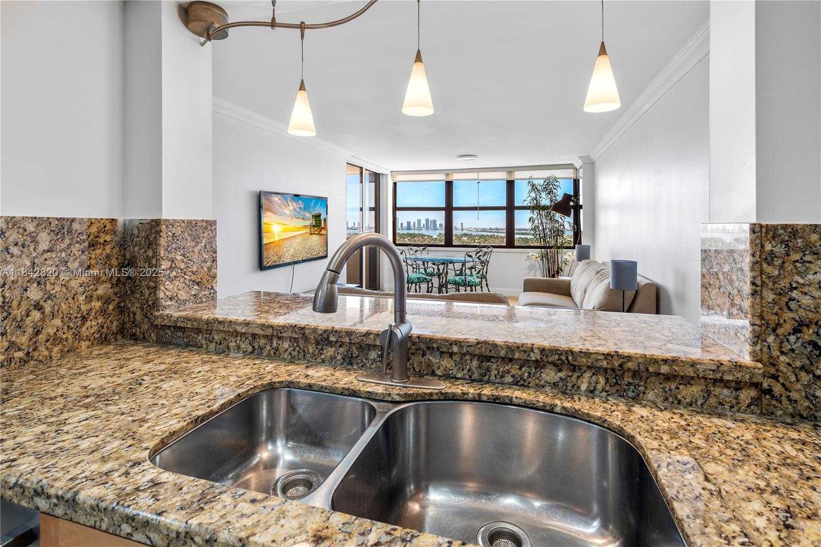 Small Image of 2555 COLLINS AVE #2306, Miami Beach Number 15